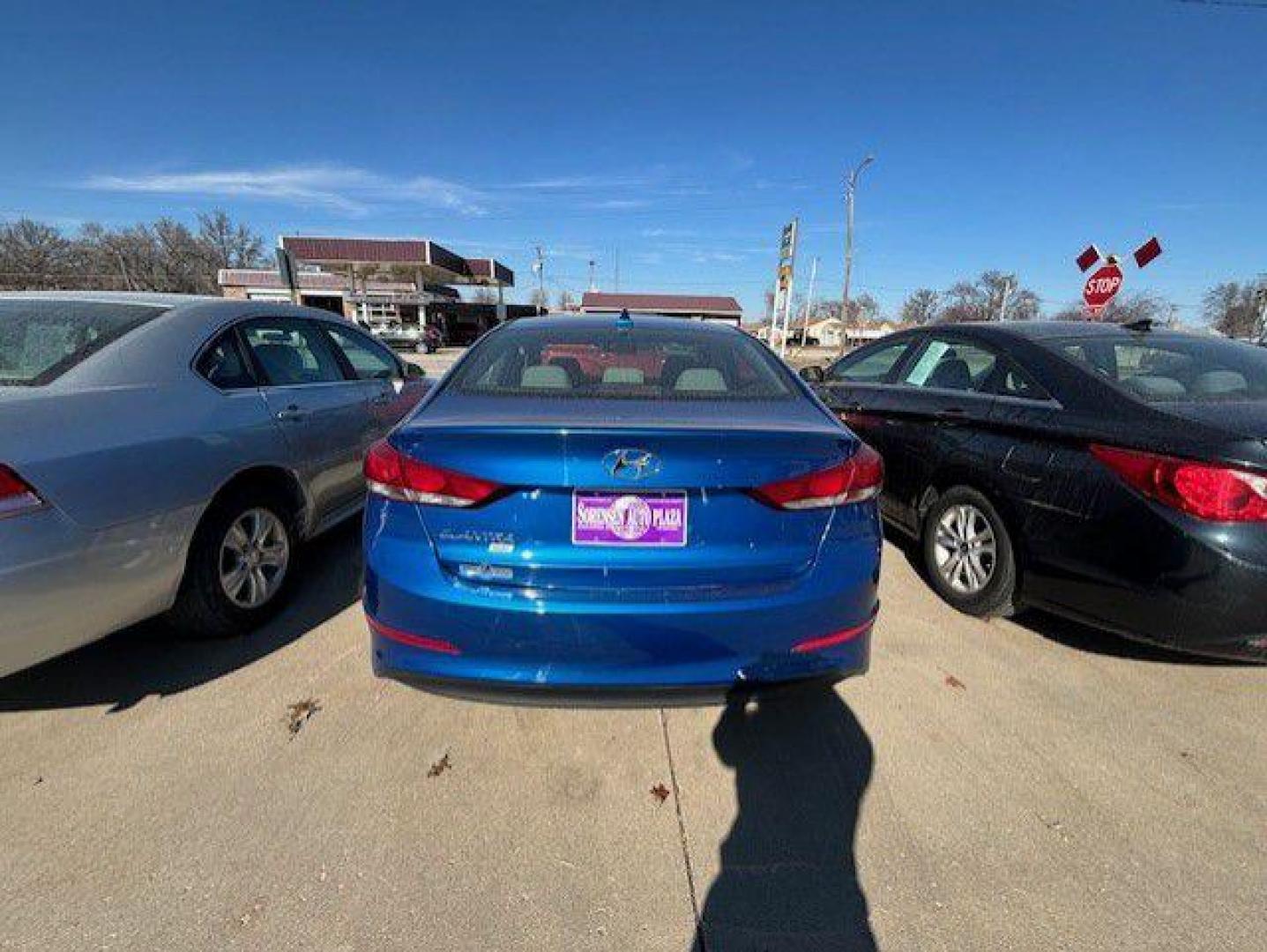 2017 BLUE HYUNDAI ELANTRA SE (5NPD74LF4HH) with an 2.0L engine, 6-Speed Manual transmission, located at 1100 W. Sheridan Ave., Shenandoah, 51601, (712) 246-1600, 40.765678, -95.388817 - Photo#5