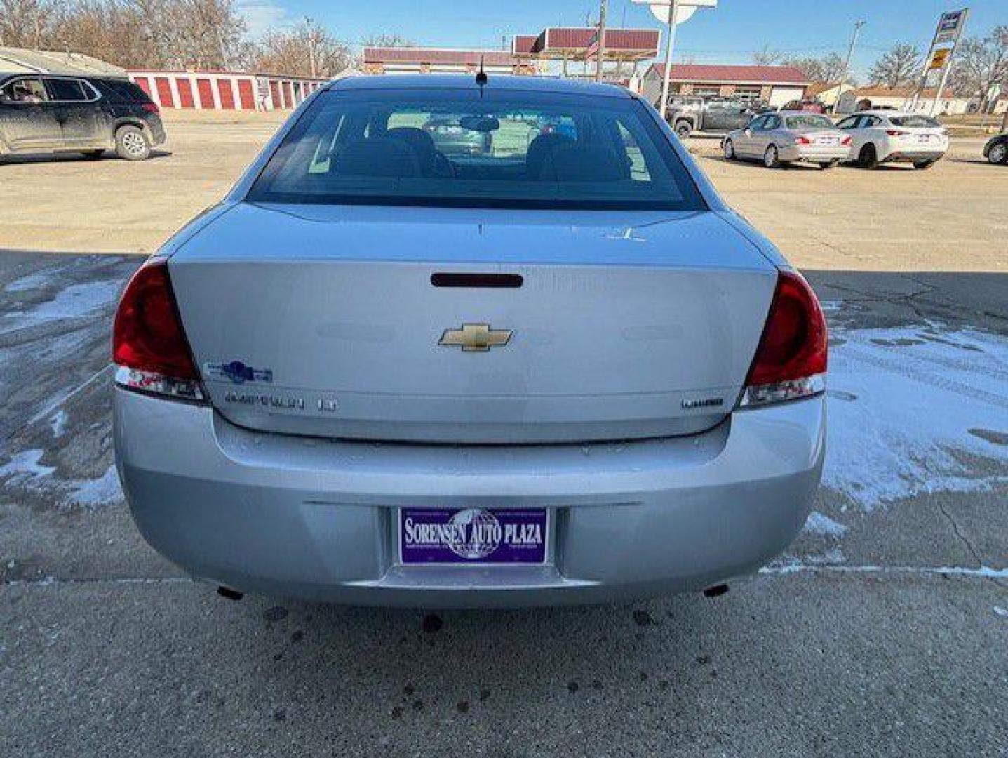 2015 SILVER CHEVROLET IMPALA LIMITED LT (2G1WB5E34F1) with an 3.6L engine, Automatic transmission, located at 1100 W. Sheridan Ave., Shenandoah, 51601, (712) 246-1600, 40.765678, -95.388817 - Photo#6