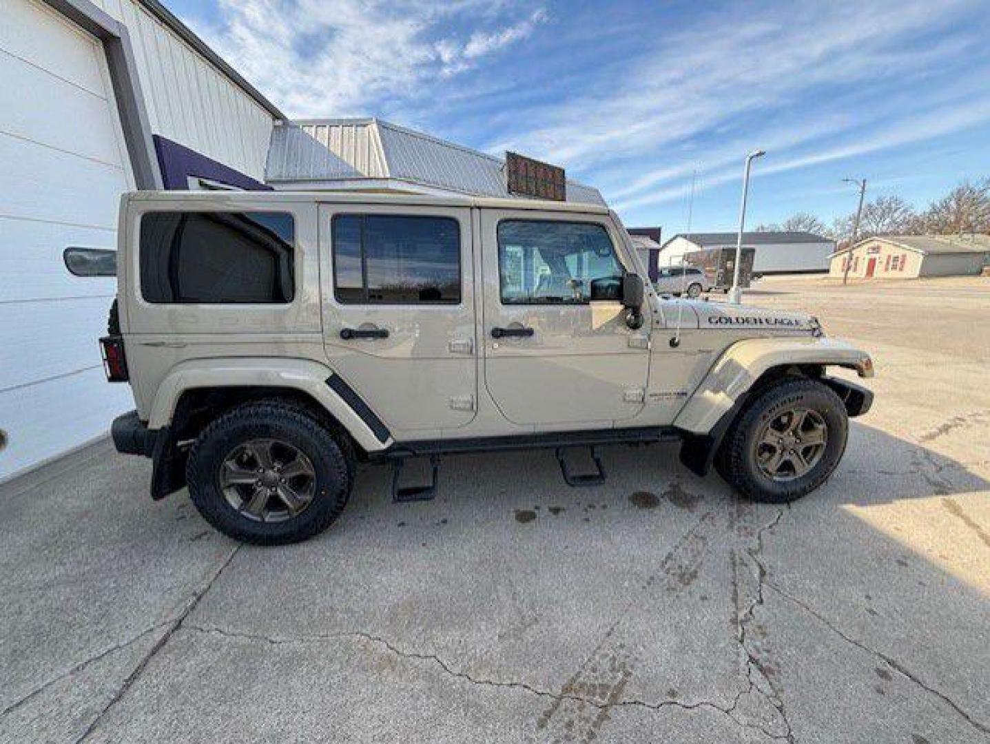 2018 BEIGE JEEP WRANGLER UNLIMI SPORT (1C4BJWDGXJL) with an 3.6L engine, Automatic transmission, located at 1100 W. Sheridan Ave., Shenandoah, 51601, (712) 246-1600, 40.765678, -95.388817 - Photo#5