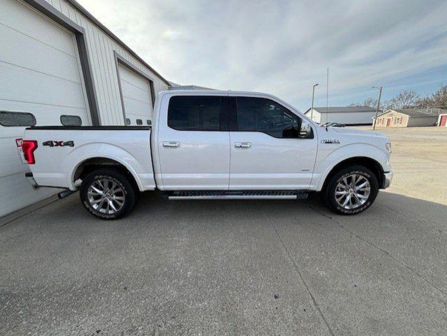 2017 WHITE FORD F150 SUPERCREW (1FTEW1EP1HK) with an 2.7L engine, Automatic transmission, located at 1100 W. Sheridan Ave., Shenandoah, 51601, (712) 246-1600, 40.765678, -95.388817 - Photo#6