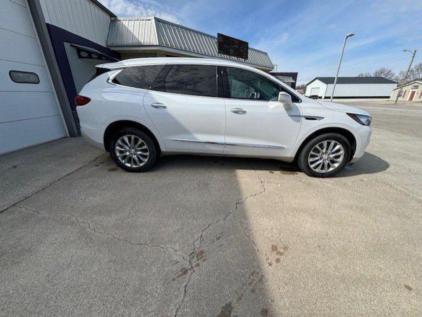 2020 WHITE BUICK ENCLAVE ESSENCE (5GAERBKW5LJ) with an 3.6L engine, Automatic transmission, located at 1100 W. Sheridan Ave., Shenandoah, 51601, (712) 246-1600, 40.765678, -95.388817 - Photo#7