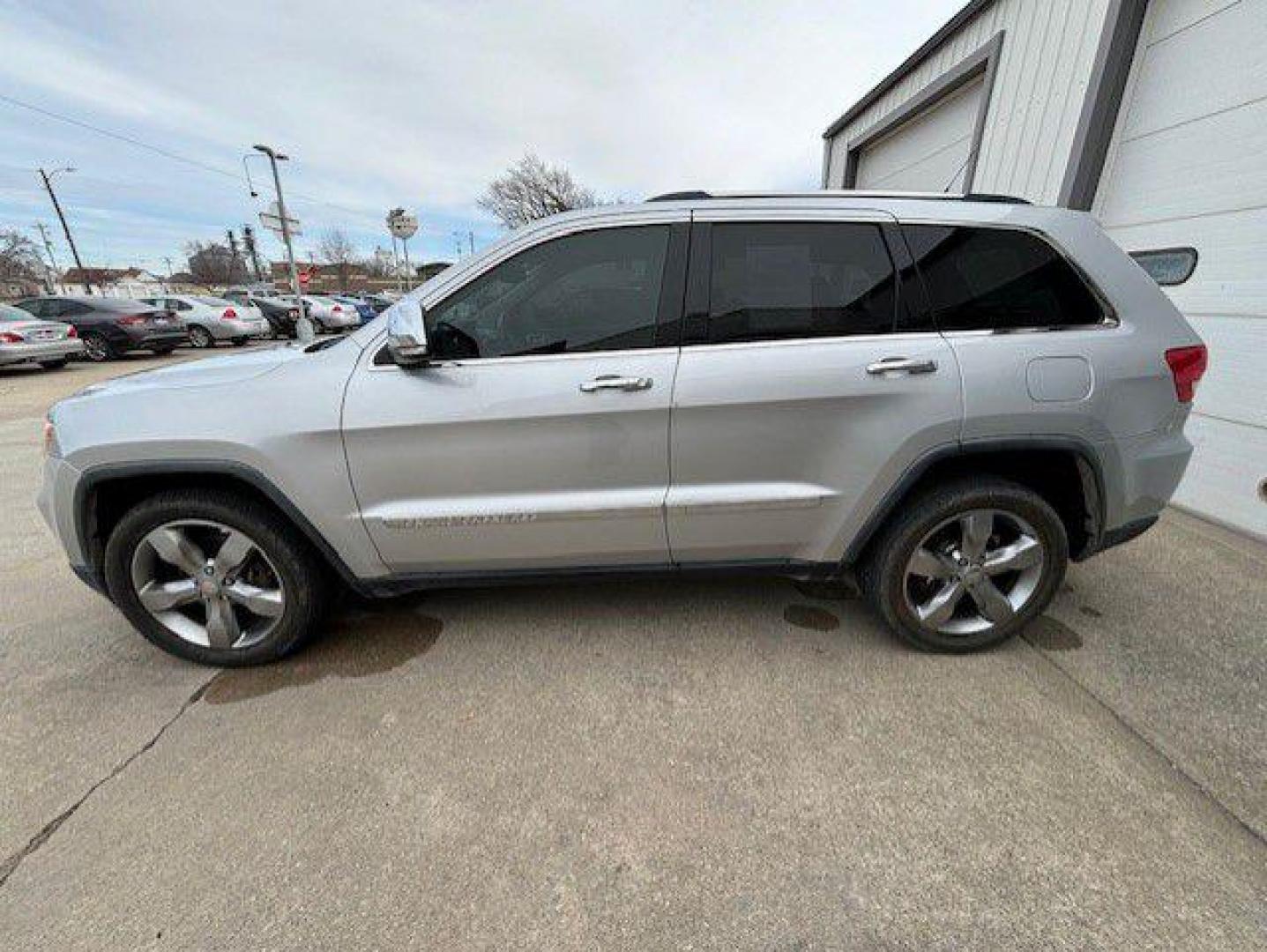 2011 SILVER JEEP GRAND CHEROKEE OVERLAND (1J4RR6GTXBC) with an 5.7L engine, Automatic transmission, located at 1100 W. Sheridan Ave., Shenandoah, 51601, (712) 246-1600, 40.765678, -95.388817 - Photo#2