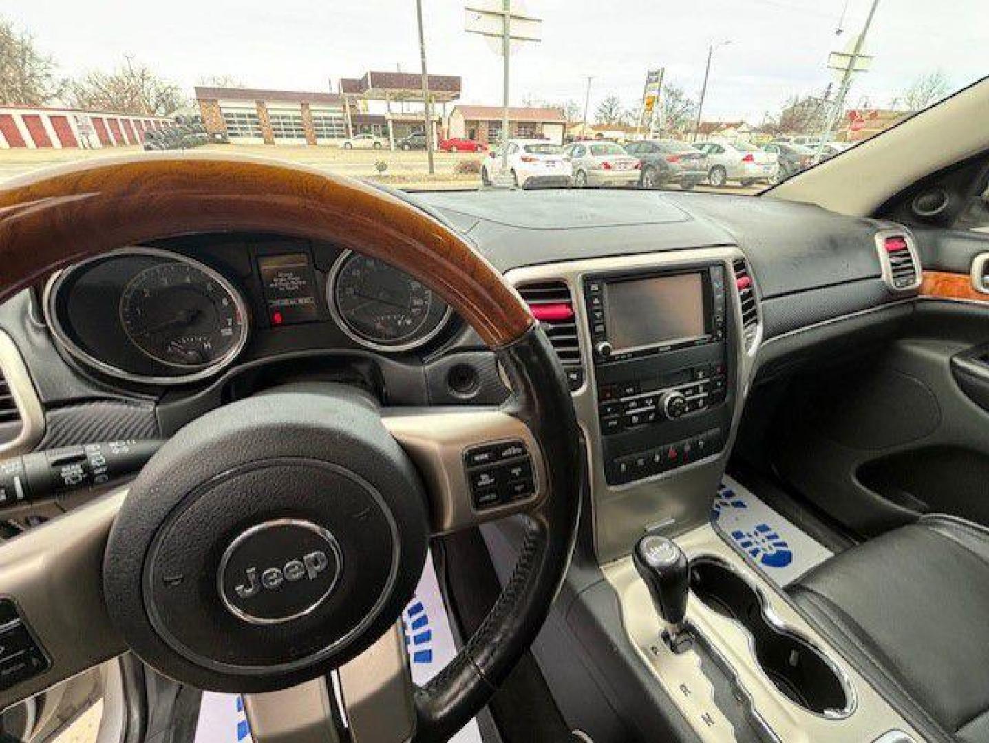 2011 SILVER JEEP GRAND CHEROKEE OVERLAND (1J4RR6GTXBC) with an 5.7L engine, Automatic transmission, located at 1100 W. Sheridan Ave., Shenandoah, 51601, (712) 246-1600, 40.765678, -95.388817 - Photo#4