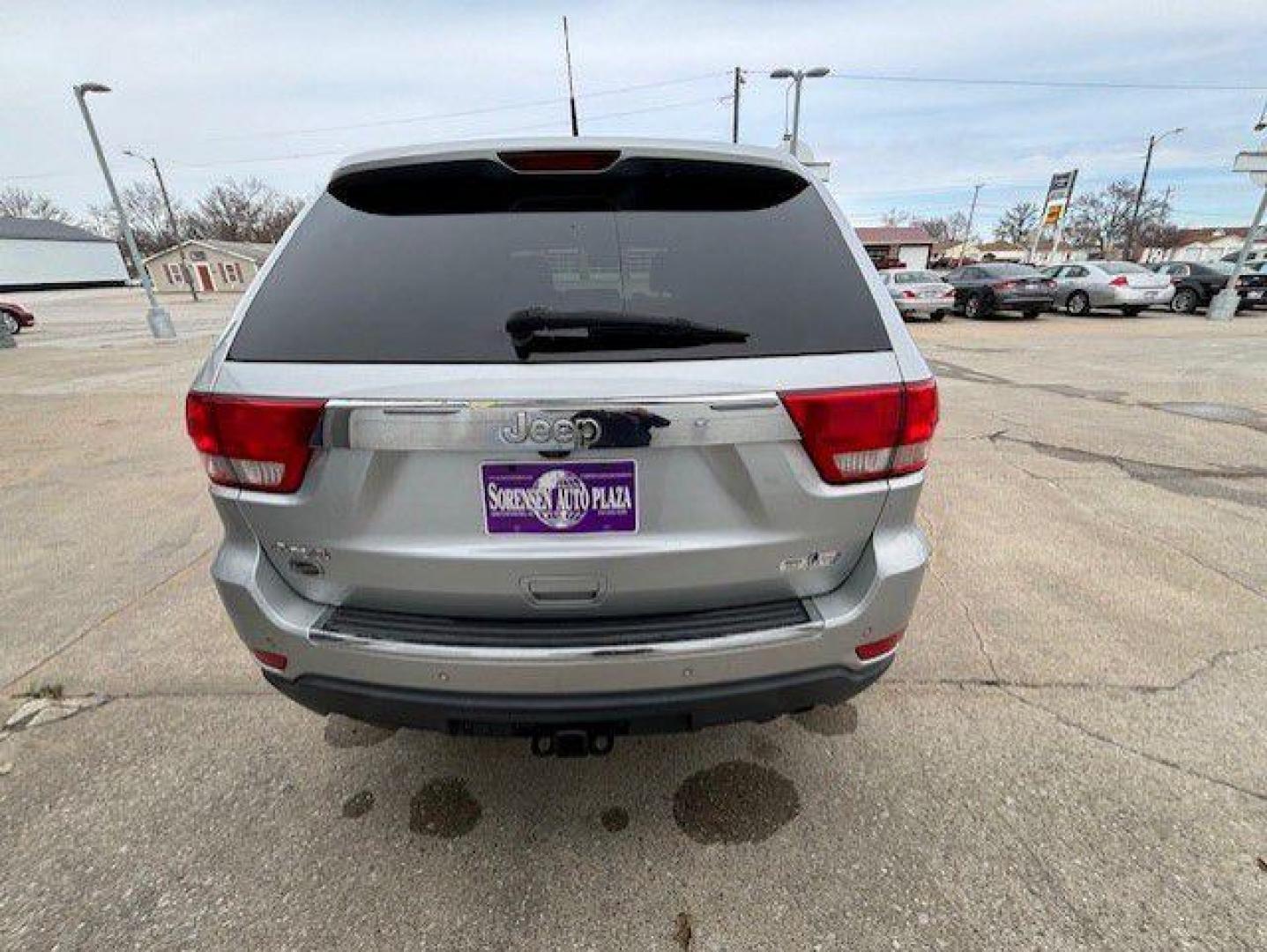 2011 SILVER JEEP GRAND CHEROKEE OVERLAND (1J4RR6GTXBC) with an 5.7L engine, Automatic transmission, located at 1100 W. Sheridan Ave., Shenandoah, 51601, (712) 246-1600, 40.765678, -95.388817 - Photo#6