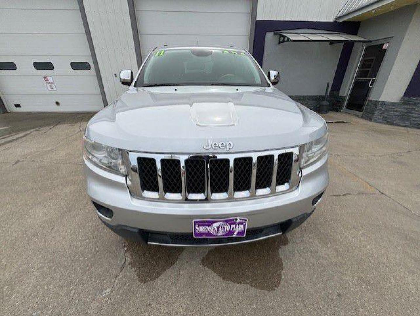 2011 SILVER JEEP GRAND CHEROKEE OVERLAND (1J4RR6GTXBC) with an 5.7L engine, Automatic transmission, located at 1100 W. Sheridan Ave., Shenandoah, 51601, (712) 246-1600, 40.765678, -95.388817 - Photo#8