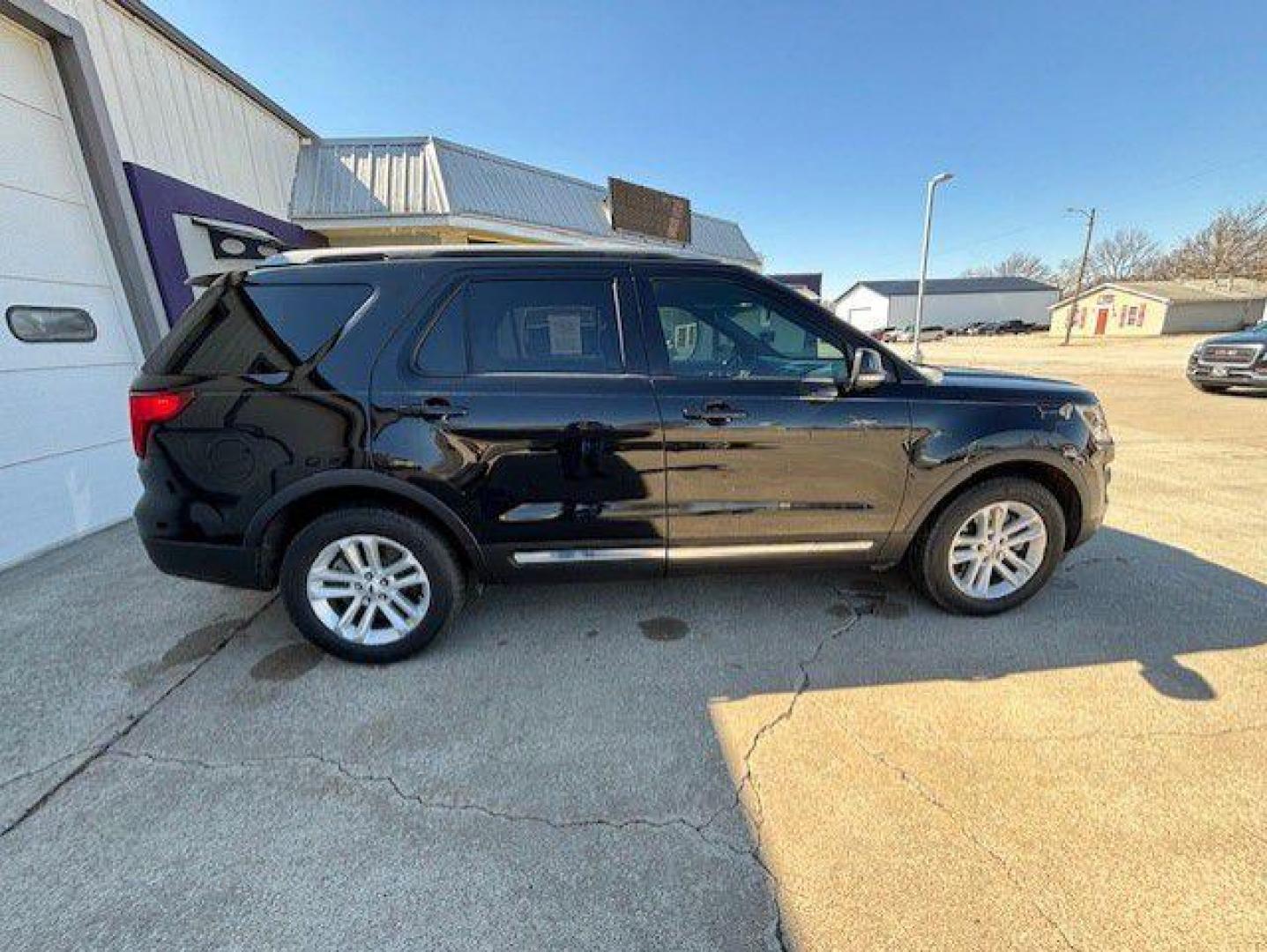 2017 BLACK FORD EXPLORER XLT (1FM5K7D88HG) with an 3.5L engine, Automatic transmission, located at 1100 W. Sheridan Ave., Shenandoah, 51601, (712) 246-1600, 40.765678, -95.388817 - Photo#8