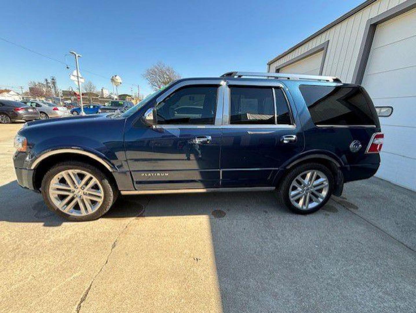 2016 BLUE FORD EXPEDITION PLATINUM (1FMJU1MT4GE) with an 3.5L engine, Automatic transmission, located at 1100 W. Sheridan Ave., Shenandoah, 51601, (712) 246-1600, 40.765678, -95.388817 - Photo#2