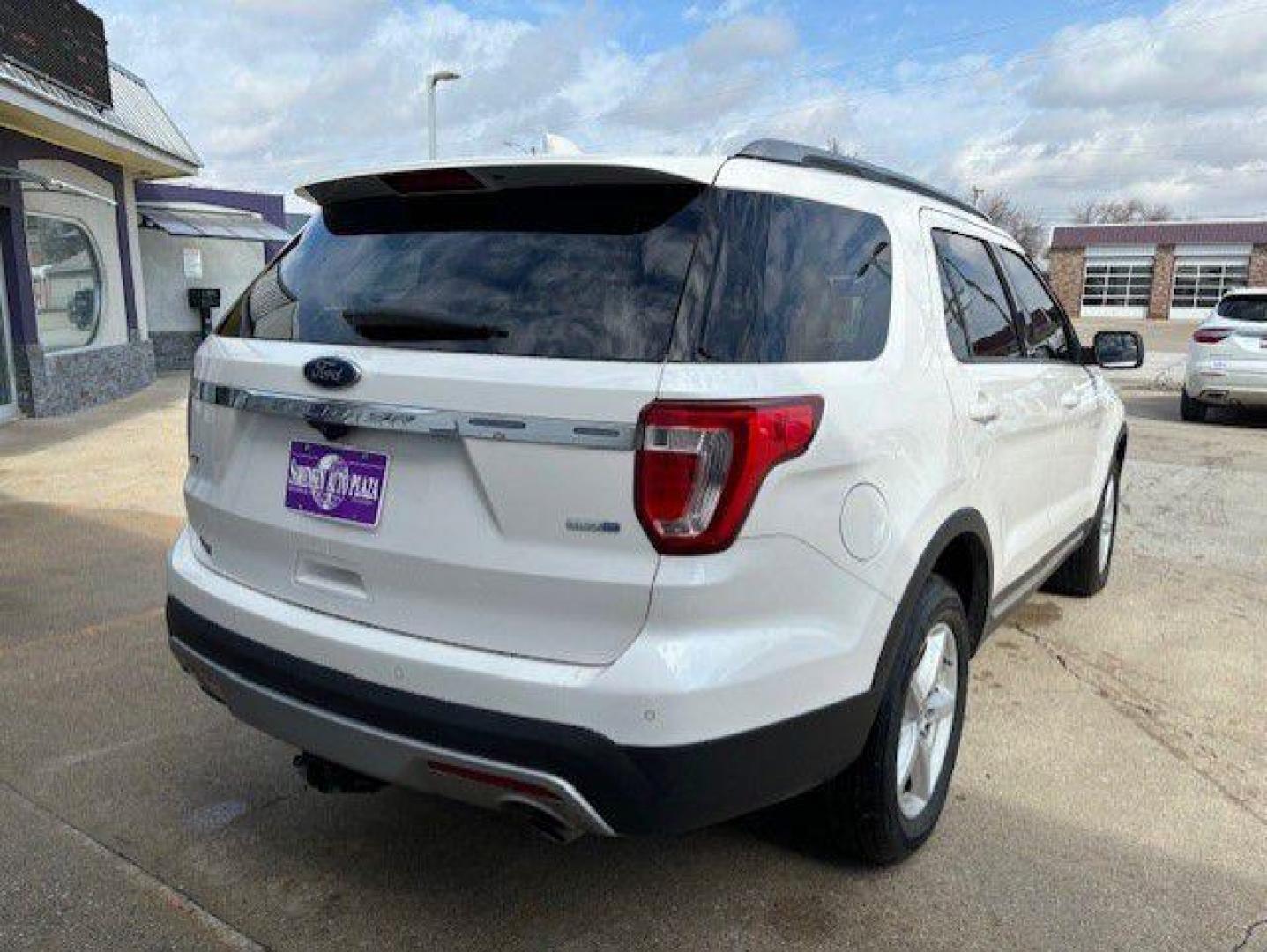 2016 WHITE FORD EXPLORER XLT (1FM5K8D89GG) with an 3.5L engine, Automatic transmission, located at 1100 W. Sheridan Ave., Shenandoah, 51601, (712) 246-1600, 40.765678, -95.388817 - Photo#1