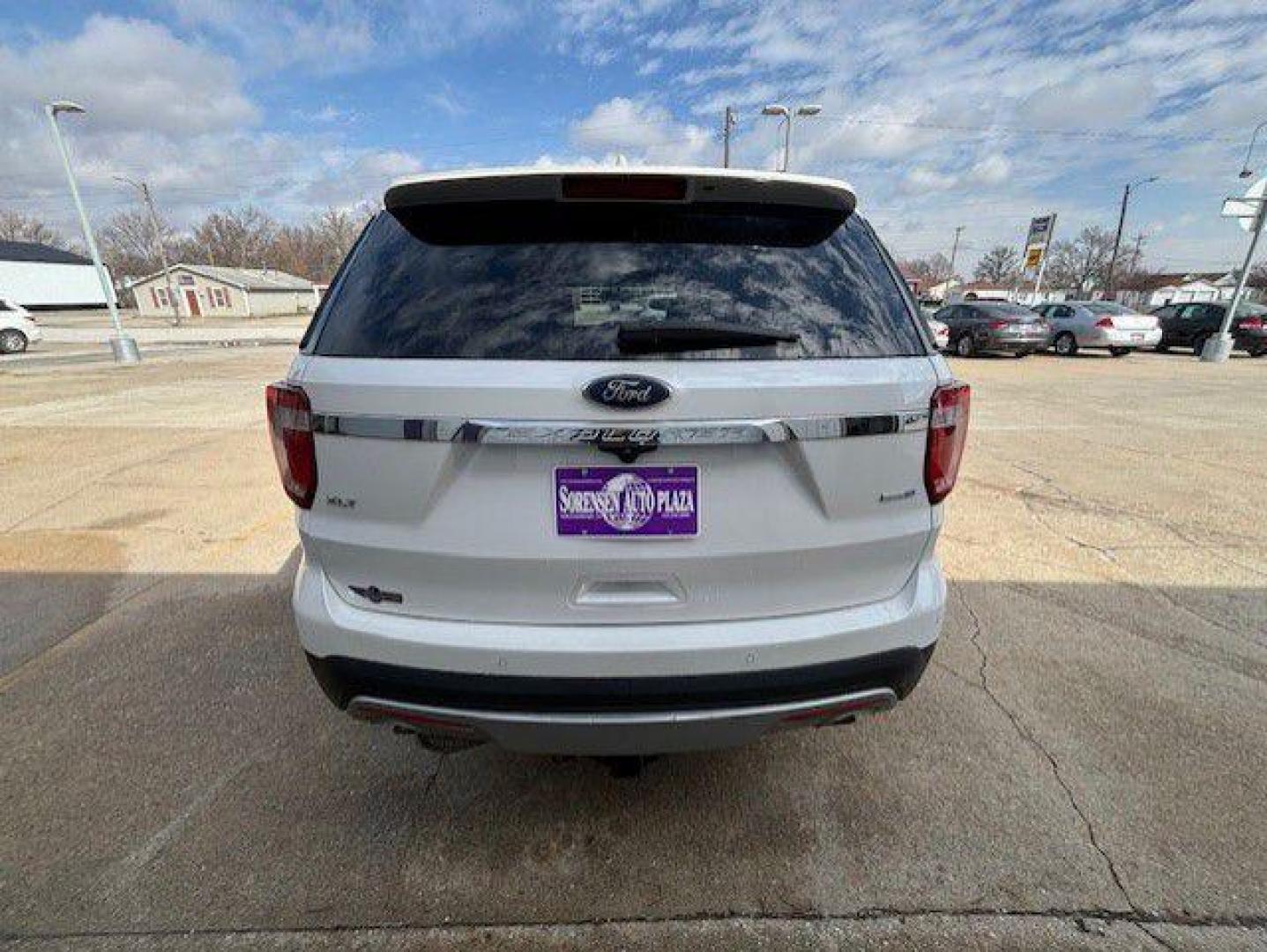 2016 WHITE FORD EXPLORER XLT (1FM5K8D89GG) with an 3.5L engine, Automatic transmission, located at 1100 W. Sheridan Ave., Shenandoah, 51601, (712) 246-1600, 40.765678, -95.388817 - Photo#8