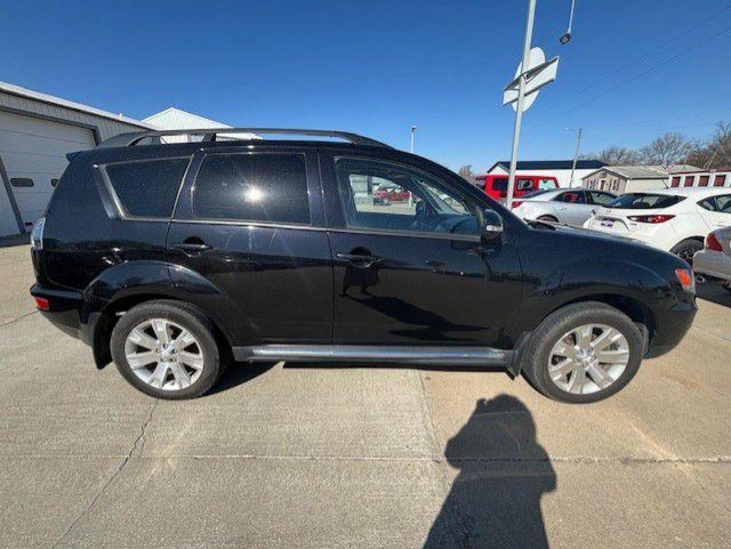 2011 BLACK MITSUBISHI OUTLANDER SE (JA4JT3AW6BU) with an 2.4L engine, Continuously Variable transmission, located at 1100 W. Sheridan Ave., Shenandoah, 51601, (712) 246-1600, 40.765678, -95.388817 - Photo#6