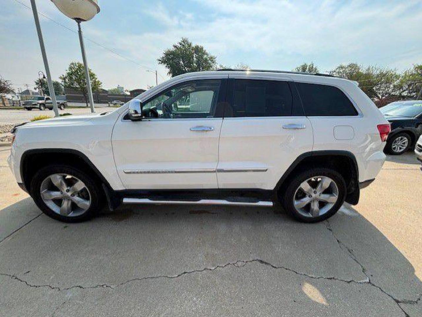 2012 WHITE JEEP GRAND CHEROKEE OVERLAND (1C4RJFCT3CC) with an 5.7L engine, Automatic transmission, located at 1100 W. Sheridan Ave., Shenandoah, 51601, (712) 246-1600, 40.765678, -95.388817 - Photo#2