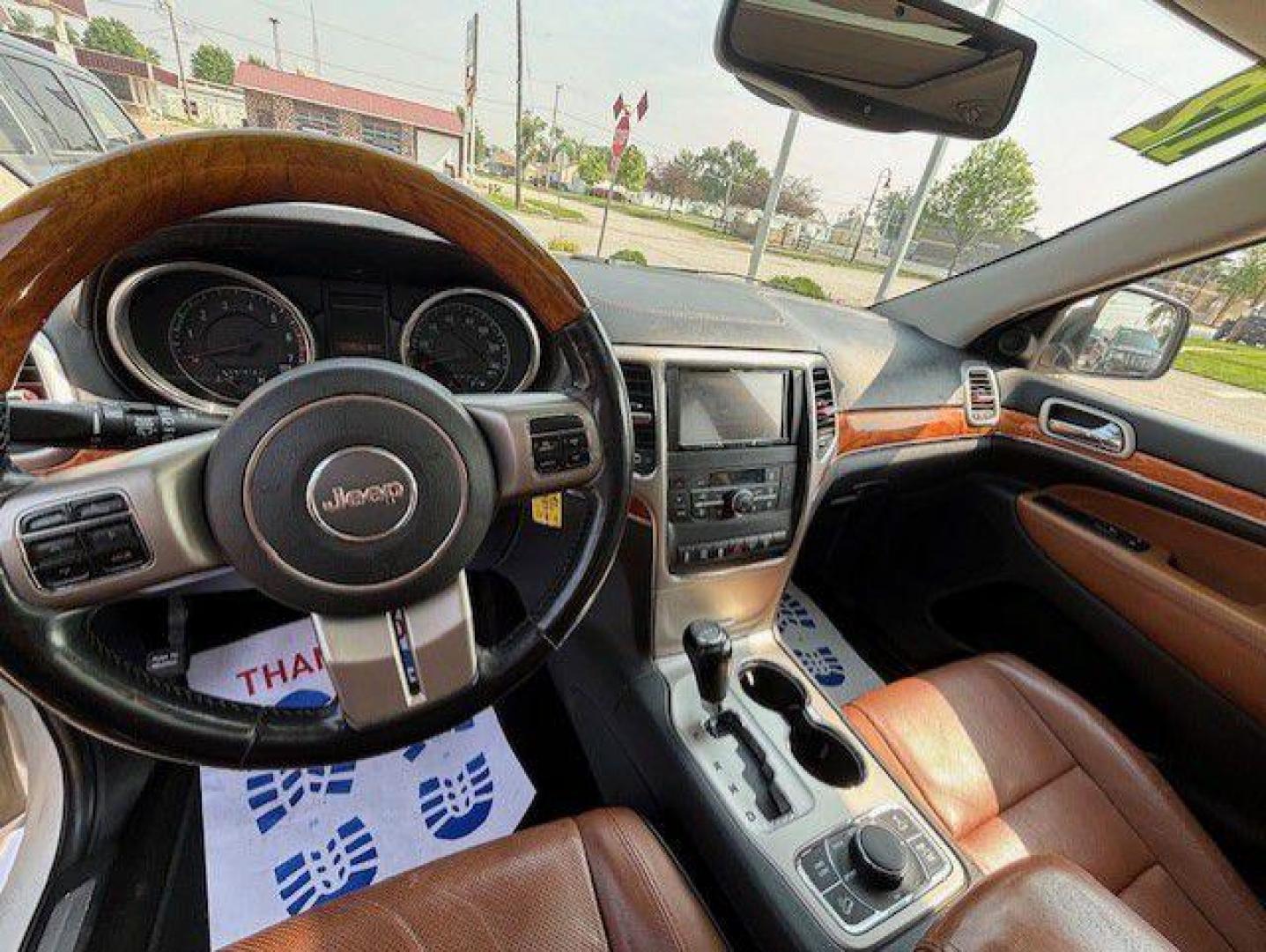 2012 WHITE JEEP GRAND CHEROKEE OVERLAND (1C4RJFCT3CC) with an 5.7L engine, Automatic transmission, located at 1100 W. Sheridan Ave., Shenandoah, 51601, (712) 246-1600, 40.765678, -95.388817 - Photo#4