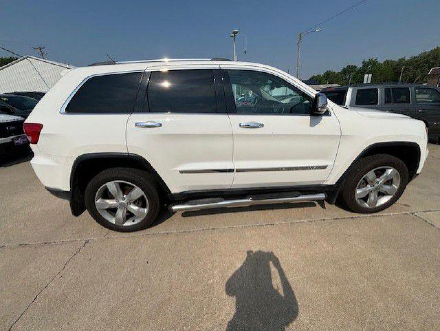 2012 WHITE JEEP GRAND CHEROKEE OVERLAND (1C4RJFCT3CC) with an 5.7L engine, Automatic transmission, located at 1100 W. Sheridan Ave., Shenandoah, 51601, (712) 246-1600, 40.765678, -95.388817 - Photo#7