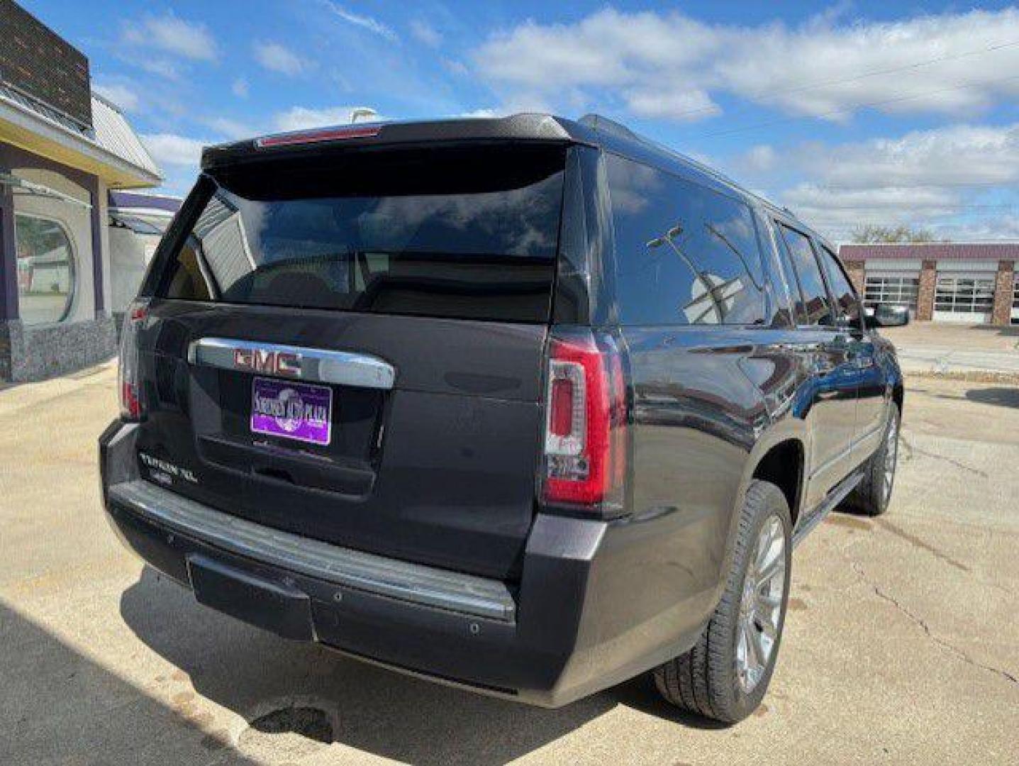 2015 GRAY GMC YUKON XL DENALI (1GKS2JKJ6FR) with an 6.2L engine, Automatic transmission, located at 1100 W. Sheridan Ave., Shenandoah, 51601, (712) 246-1600, 40.765678, -95.388817 - Photo#1