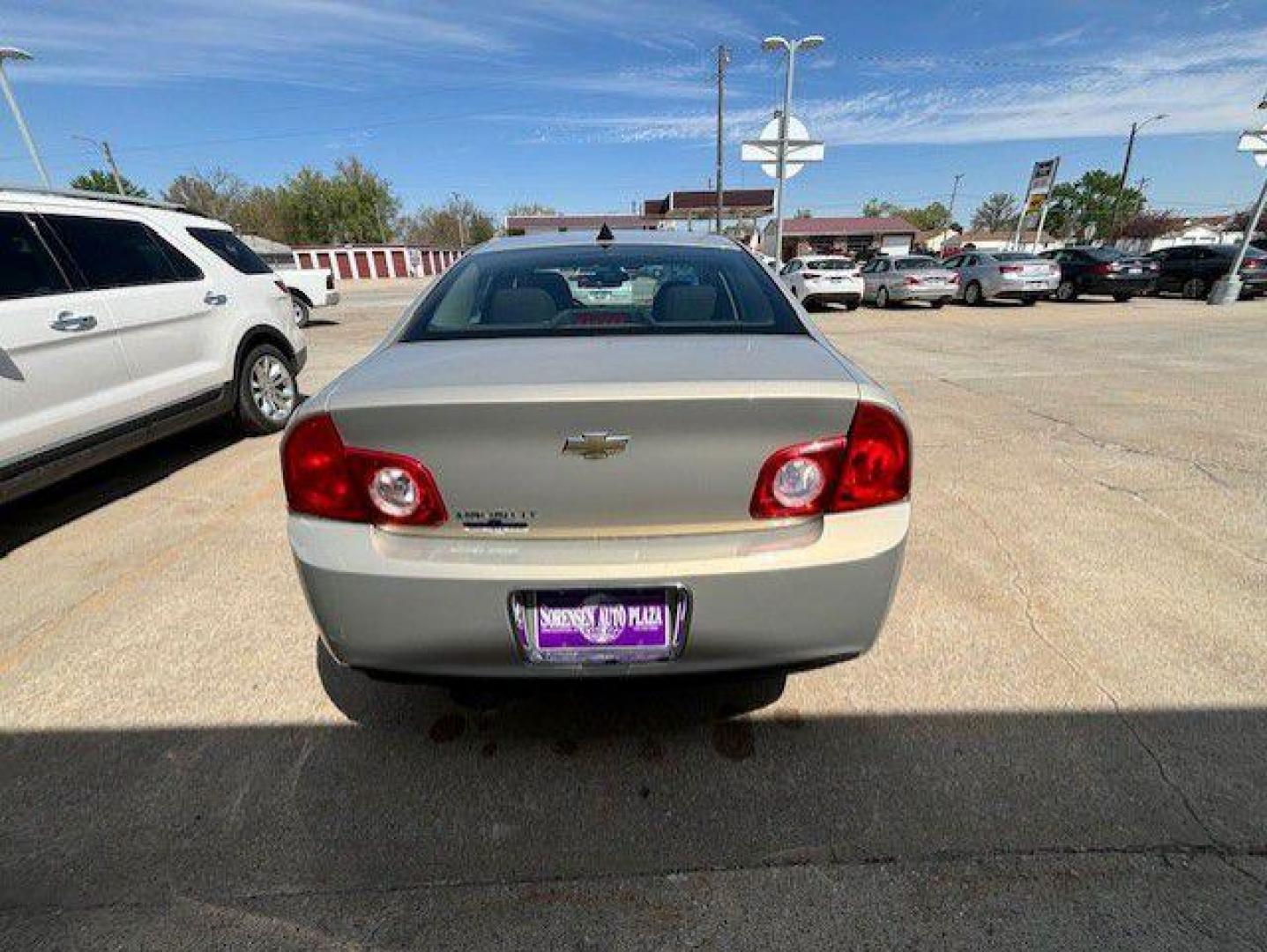 2012 GOLD CHEVROLET MALIBU 1LT (1G1ZC5E00CF) with an 2.4L engine, Automatic transmission, located at 1100 W. Sheridan Ave., Shenandoah, 51601, (712) 246-1600, 40.765678, -95.388817 - Photo#6