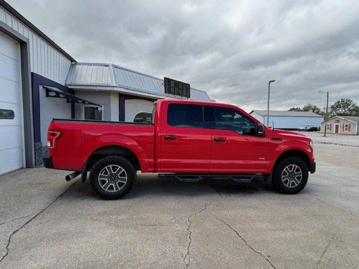 2016 RED FORD F150 SUPERCREW (1FTEW1EG4GK) with an 3.5L engine, Automatic transmission, located at 1100 W. Sheridan Ave., Shenandoah, 51601, (712) 246-1600, 40.765678, -95.388817 - Photo#7