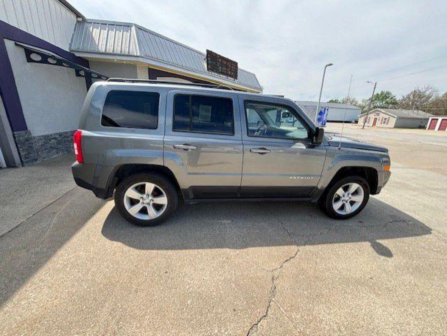 2014 GRAY JEEP PATRIOT LATITUDE (1C4NJPFA2ED) with an 2.0L engine, Continuously Variable transmission, located at 1100 W. Sheridan Ave., Shenandoah, 51601, (712) 246-1600, 40.765678, -95.388817 - Photo#7