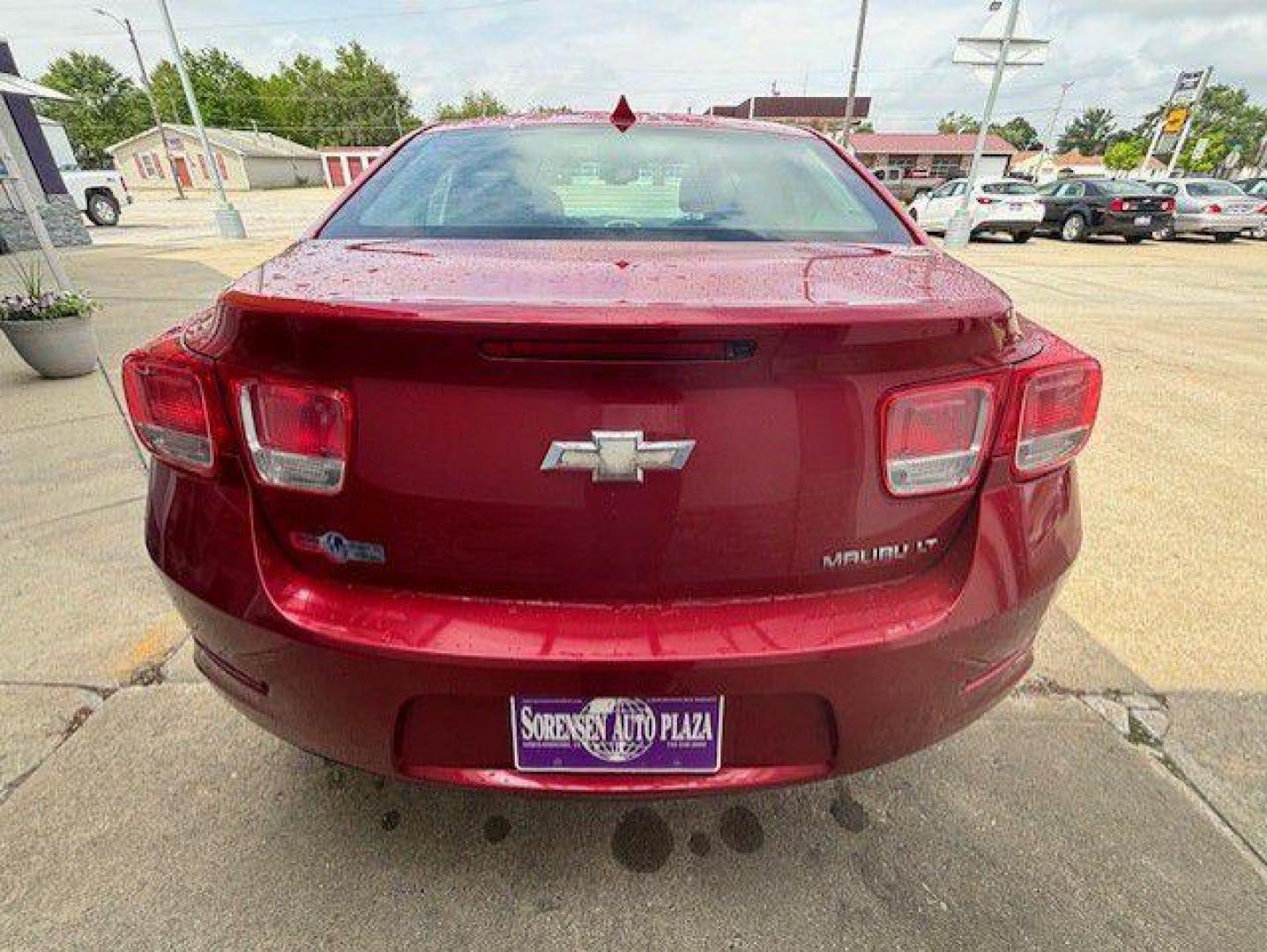 2013 RED CHEVROLET MALIBU 2LT (1G11E5SA8DF) with an 2.5L engine, Automatic transmission, located at 1100 W. Sheridan Ave., Shenandoah, 51601, (712) 246-1600, 40.765678, -95.388817 - Photo#5