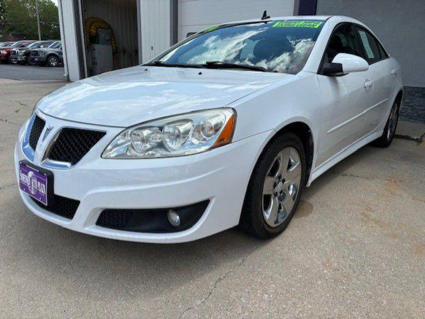 2010 WHITE PONTIAC G6 (1G2ZA5EKXA4) with an 3.5L engine, Automatic transmission, located at 1100 W. Sheridan Ave., Shenandoah, 51601, (712) 246-1600, 40.765678, -95.388817 - Photo#0