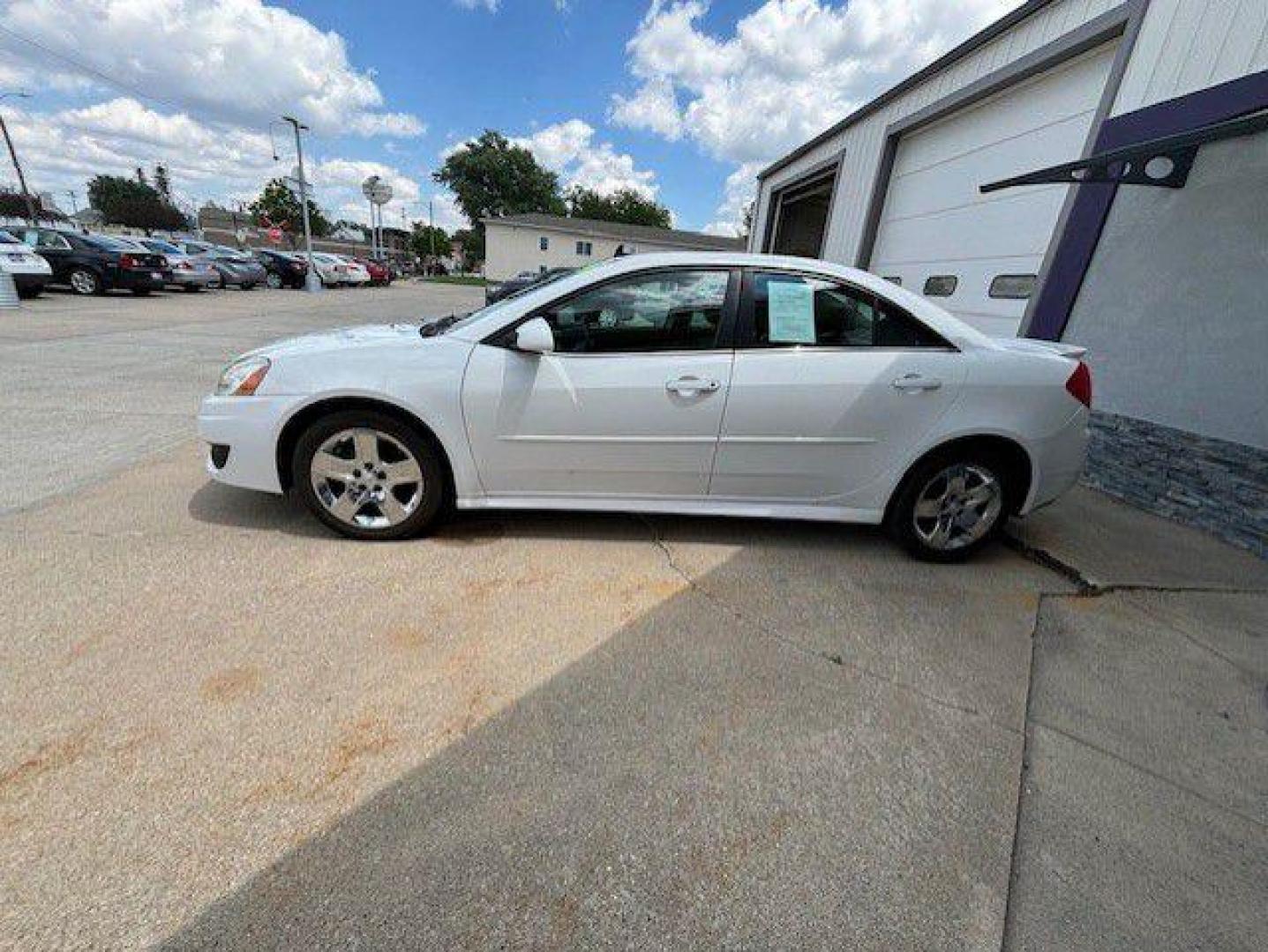 2010 WHITE PONTIAC G6 (1G2ZA5EKXA4) with an 3.5L engine, Automatic transmission, located at 1100 W. Sheridan Ave., Shenandoah, 51601, (712) 246-1600, 40.765678, -95.388817 - Photo#1