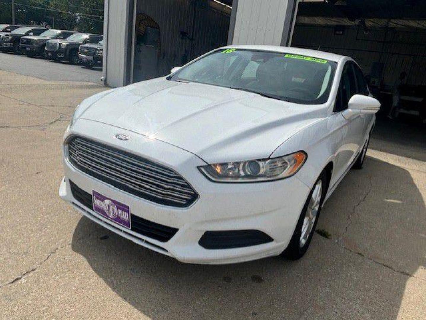 2016 WHITE FORD FUSION SE (3FA6P0H70GR) with an 2.5L engine, Automatic transmission, located at 1100 W. Sheridan Ave., Shenandoah, 51601, (712) 246-1600, 40.765678, -95.388817 - Photo#0