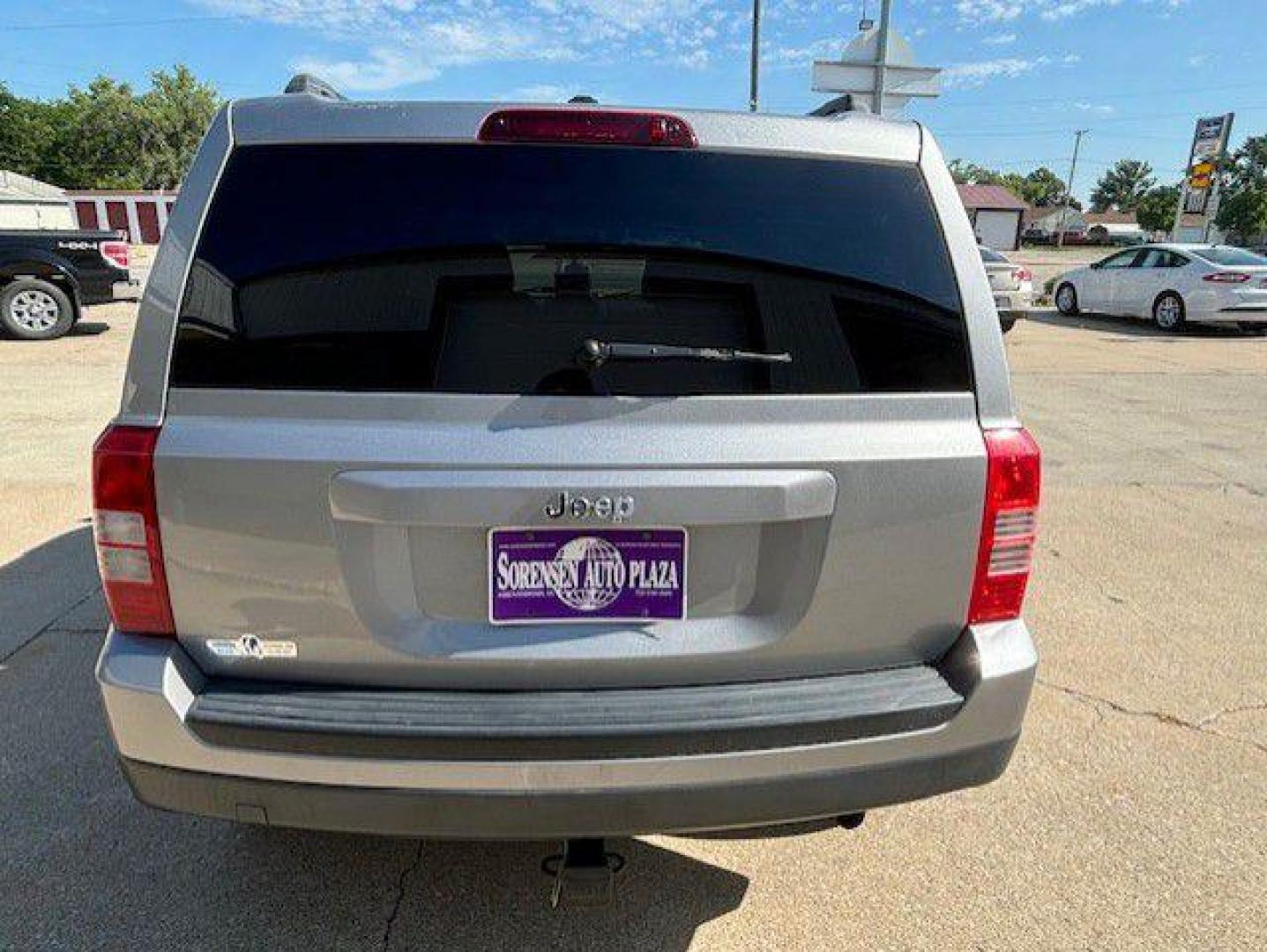 2016 SILVER JEEP PATRIOT SPORT (1C4NJPBB1GD) with an 2.4L engine, Continuously Variable transmission, located at 1100 W. Sheridan Ave., Shenandoah, 51601, (712) 246-1600, 40.765678, -95.388817 - Photo#5