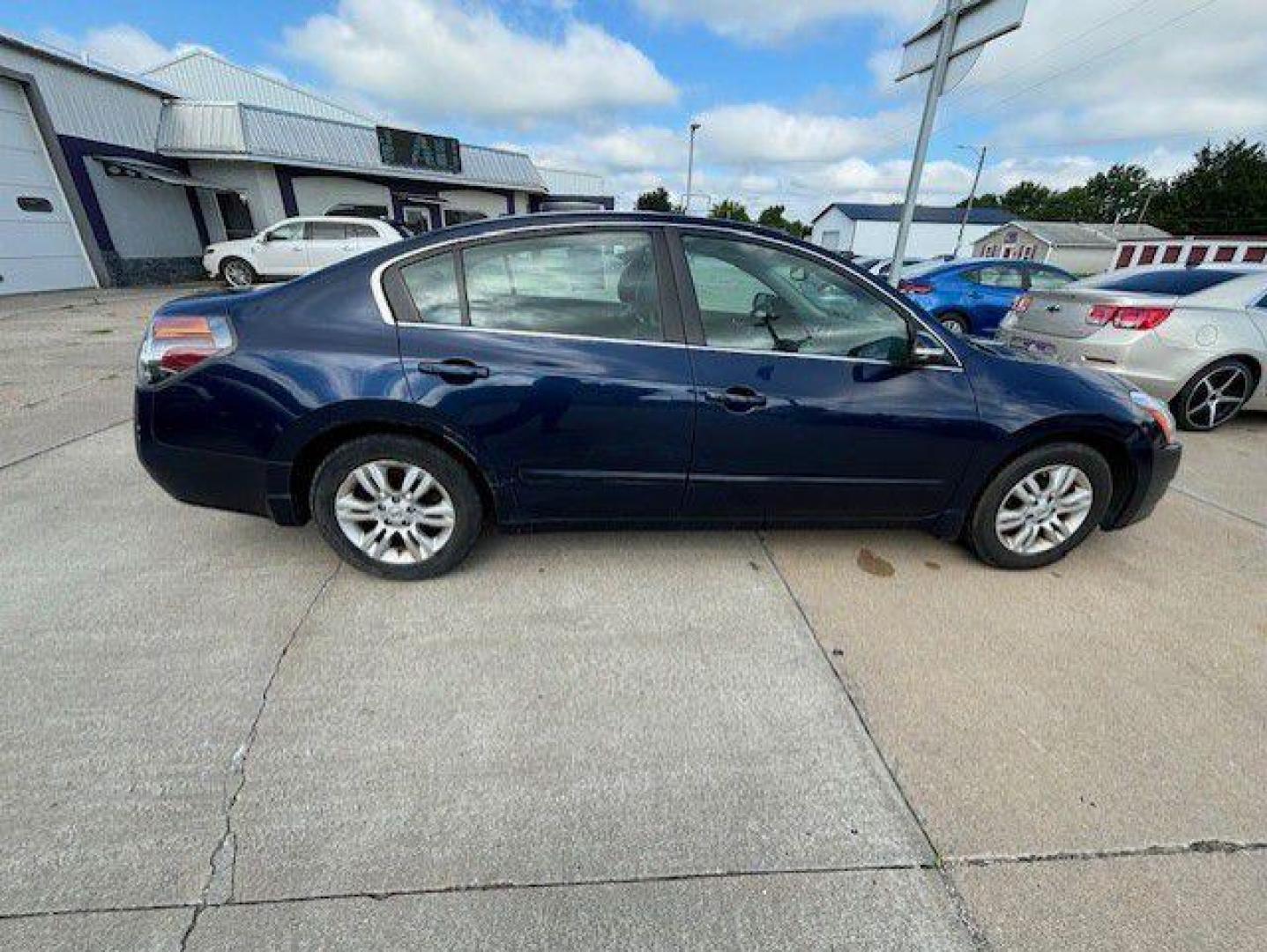 2012 BLUE NISSAN ALTIMA BASE (1N4AL2AP4CC) with an 2.5L engine, Continuously Variable transmission, located at 1100 W. Sheridan Ave., Shenandoah, 51601, (712) 246-1600, 40.765678, -95.388817 - Photo#4