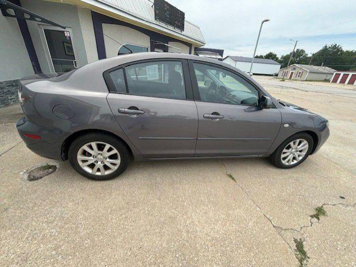 2008 GRAY MAZDA 3 I (JM1BK32F581) with an 2.0L engine, Automatic transmission, located at 1100 W. Sheridan Ave., Shenandoah, 51601, (712) 246-1600, 40.765678, -95.388817 - Photo#5