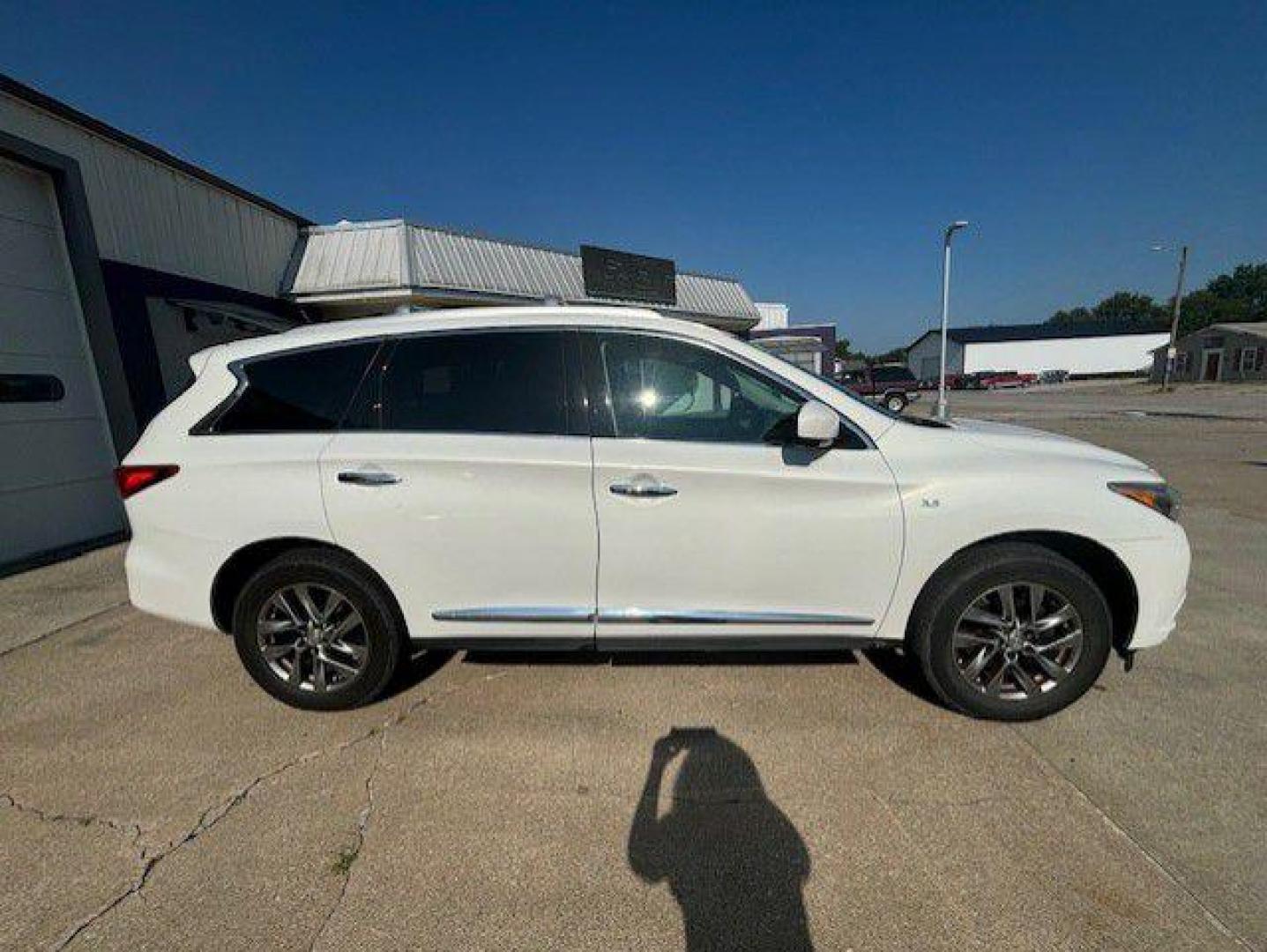 2014 WHITE INFINITI QX60 (5N1AL0MM7EC) with an 3.5L engine, Continuously Variable transmission, located at 1100 W. Sheridan Ave., Shenandoah, 51601, (712) 246-1600, 40.765678, -95.388817 - Photo#8