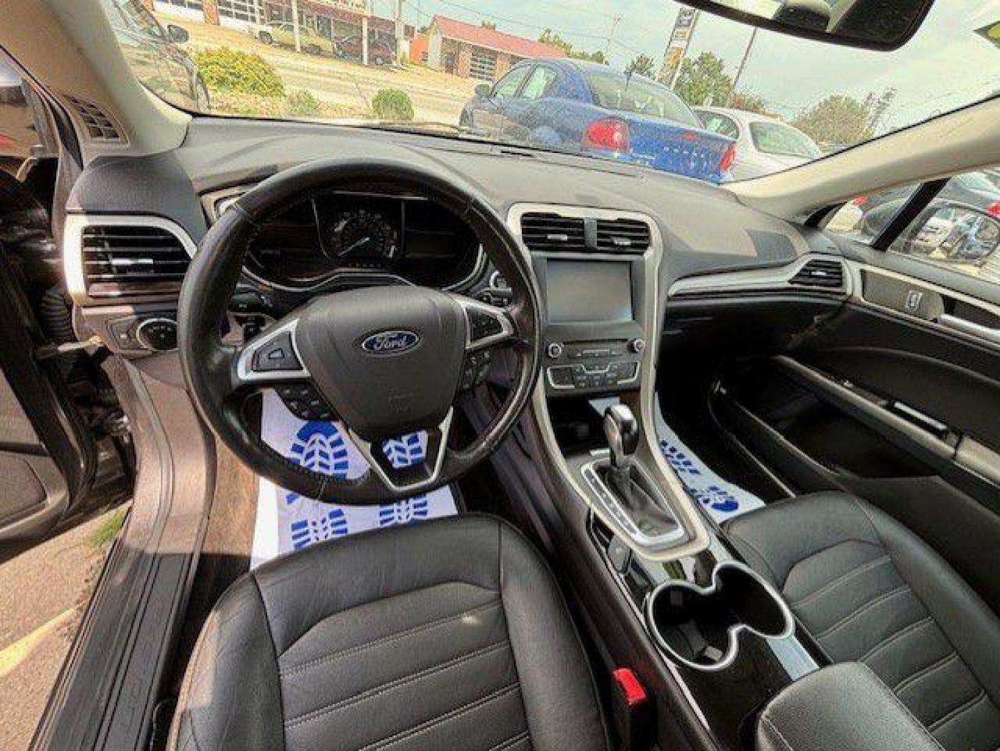 2016 GRAY FORD FUSION SE (3FA6P0T98GR) with an 2.0L engine, Automatic transmission, located at 1100 W. Sheridan Ave., Shenandoah, 51601, (712) 246-1600, 40.765678, -95.388817 - Photo#3