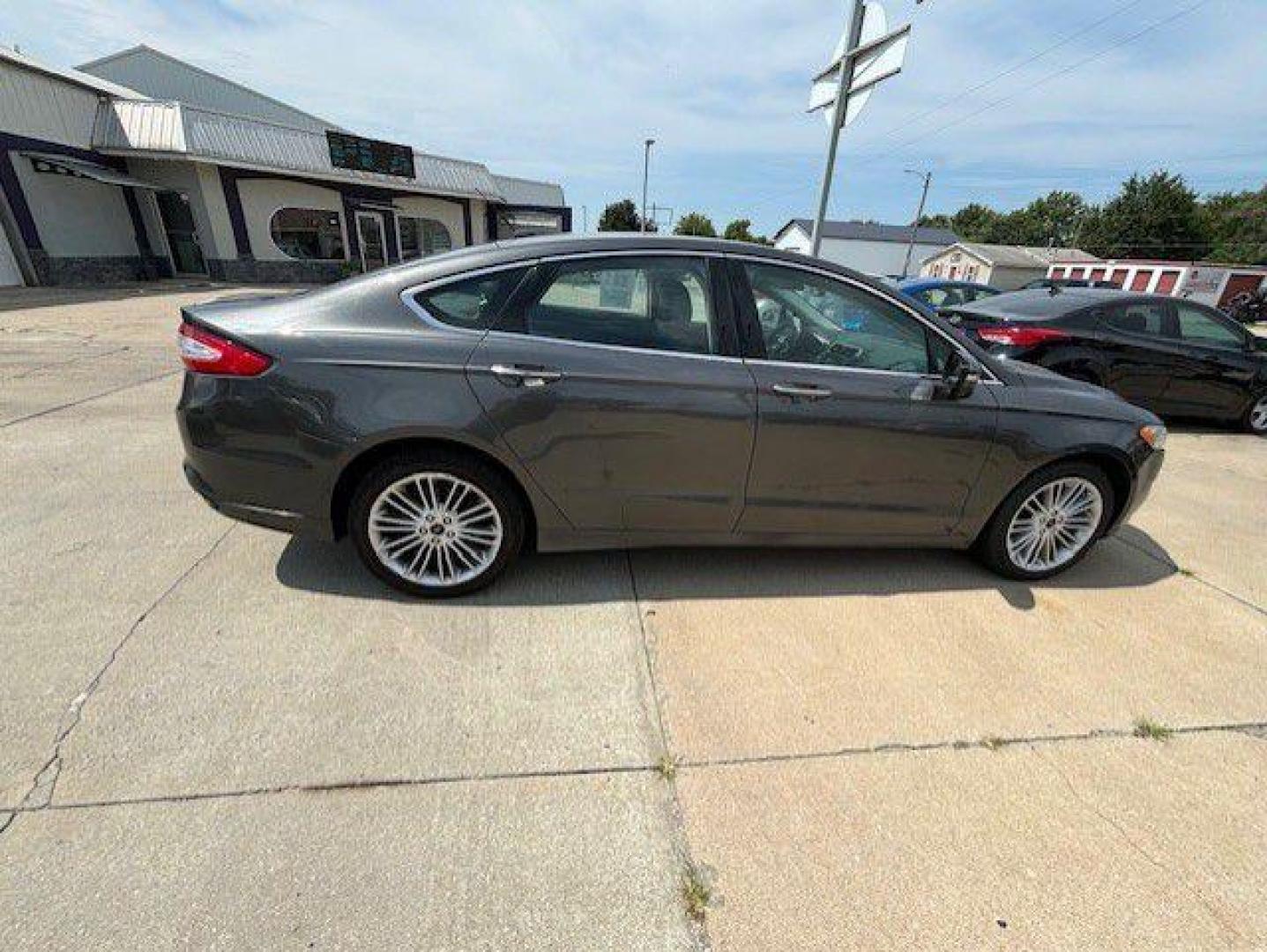 2016 GRAY FORD FUSION SE (3FA6P0T98GR) with an 2.0L engine, Automatic transmission, located at 1100 W. Sheridan Ave., Shenandoah, 51601, (712) 246-1600, 40.765678, -95.388817 - Photo#8