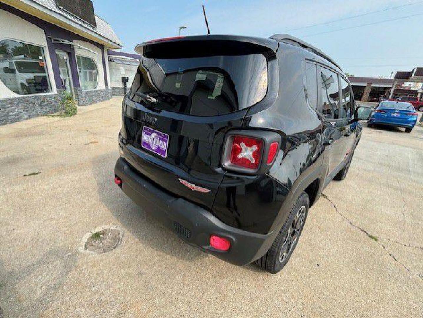 2015 BLACK JEEP RENEGADE TRAILHAWK (ZACCJBCT6FP) with an 2.4L engine, Automatic transmission, located at 1100 W. Sheridan Ave., Shenandoah, 51601, (712) 246-1600, 40.765678, -95.388817 - Photo#6