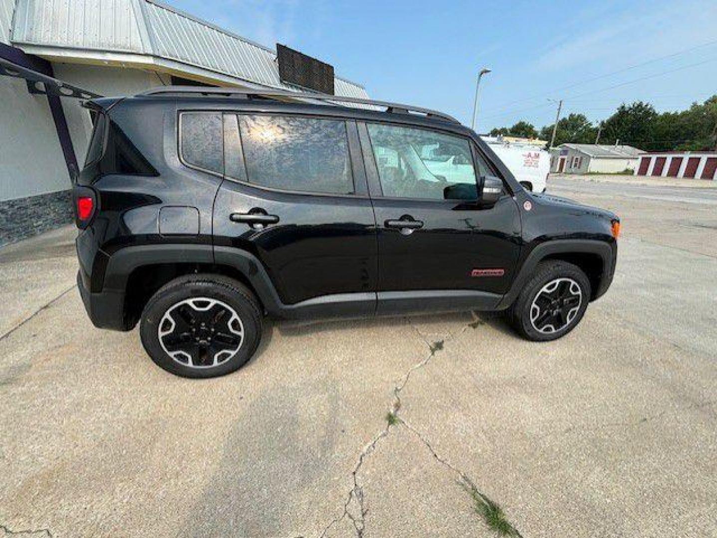 2015 BLACK JEEP RENEGADE TRAILHAWK (ZACCJBCT6FP) with an 2.4L engine, Automatic transmission, located at 1100 W. Sheridan Ave., Shenandoah, 51601, (712) 246-1600, 40.765678, -95.388817 - Photo#7