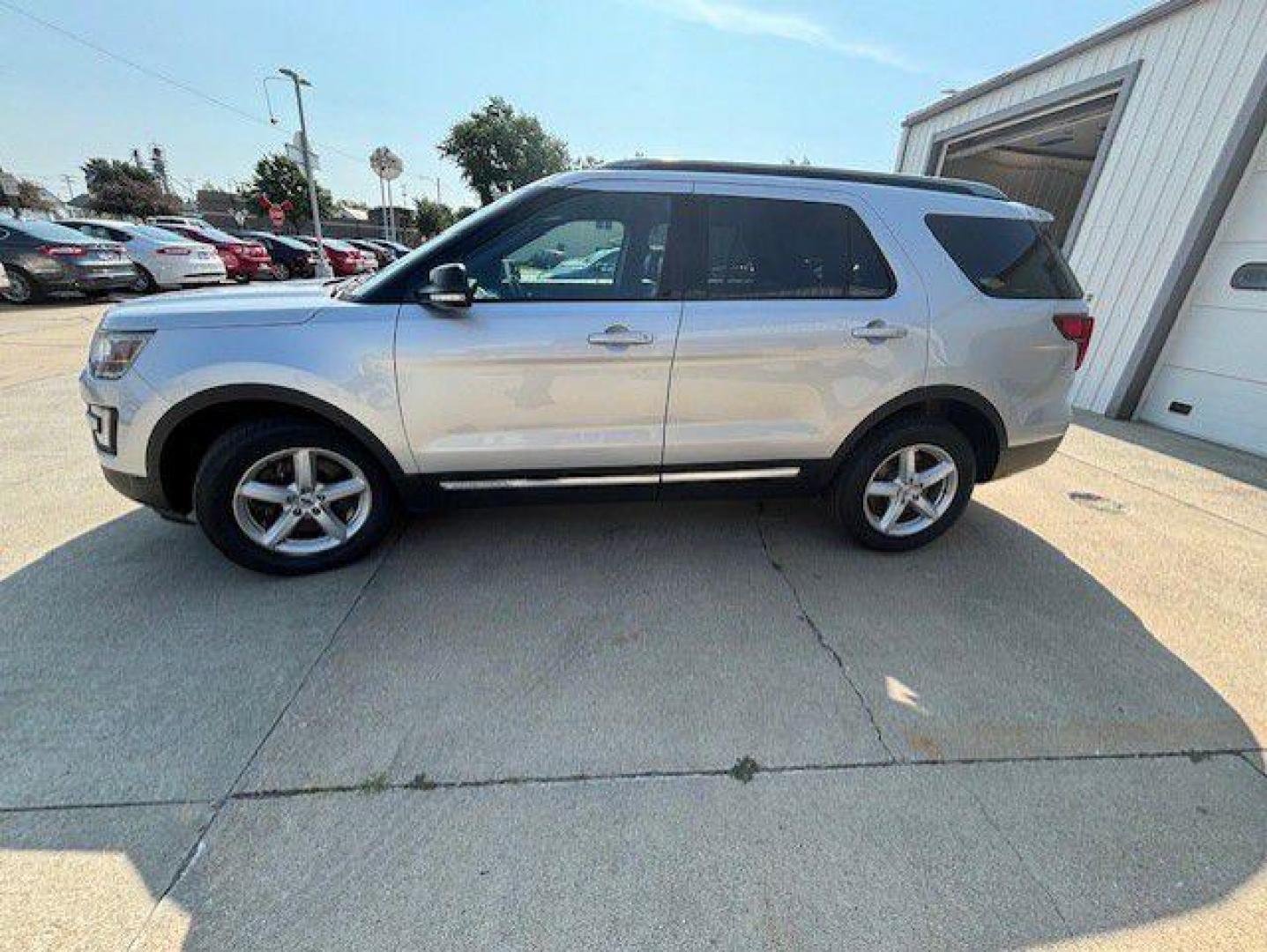 2017 SILVER FORD EXPLORER XLT (1FM5K8D8XHG) with an 3.5L engine, Automatic transmission, located at 1100 W. Sheridan Ave., Shenandoah, 51601, (712) 246-1600, 40.765678, -95.388817 - Photo#1