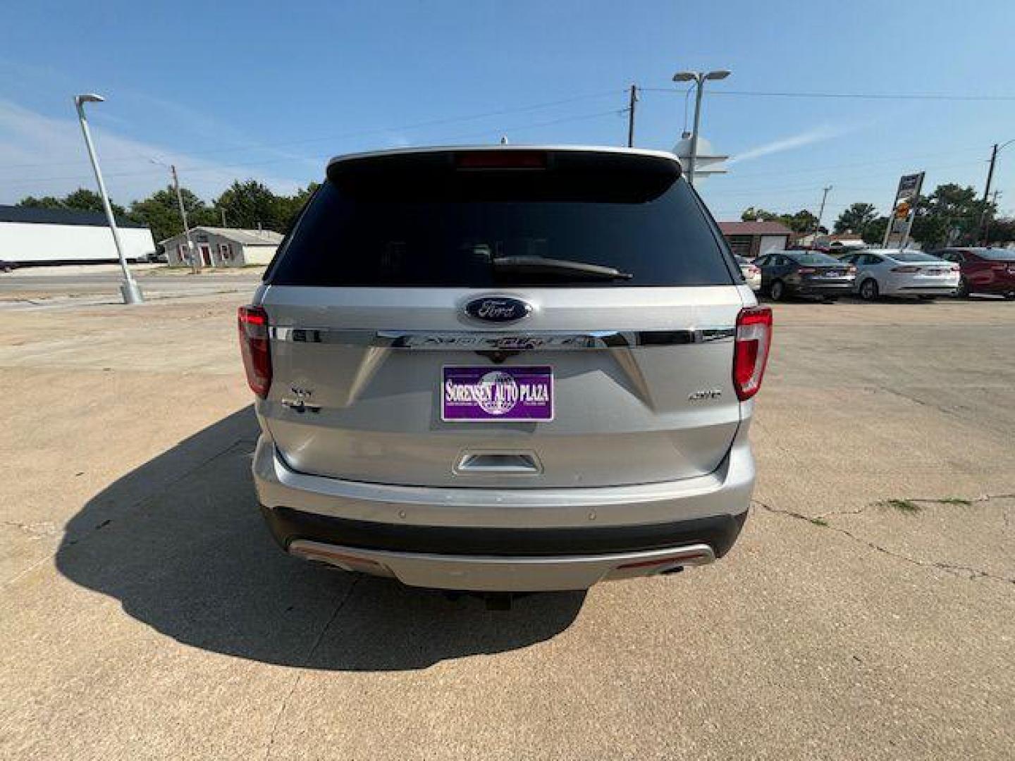 2017 SILVER FORD EXPLORER XLT (1FM5K8D8XHG) with an 3.5L engine, Automatic transmission, located at 1100 W. Sheridan Ave., Shenandoah, 51601, (712) 246-1600, 40.765678, -95.388817 - Photo#6