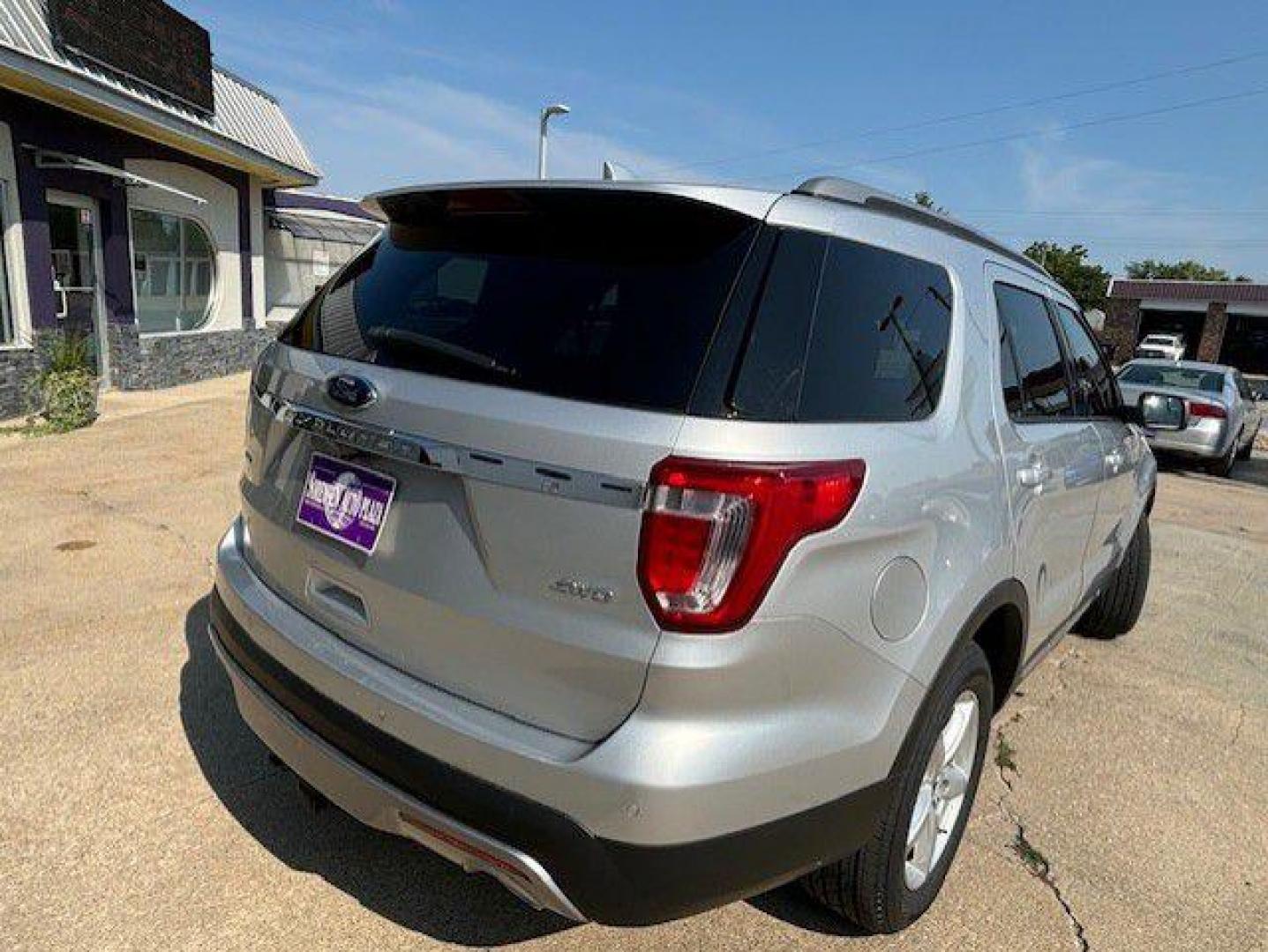 2017 SILVER FORD EXPLORER XLT (1FM5K8D8XHG) with an 3.5L engine, Automatic transmission, located at 1100 W. Sheridan Ave., Shenandoah, 51601, (712) 246-1600, 40.765678, -95.388817 - Photo#7