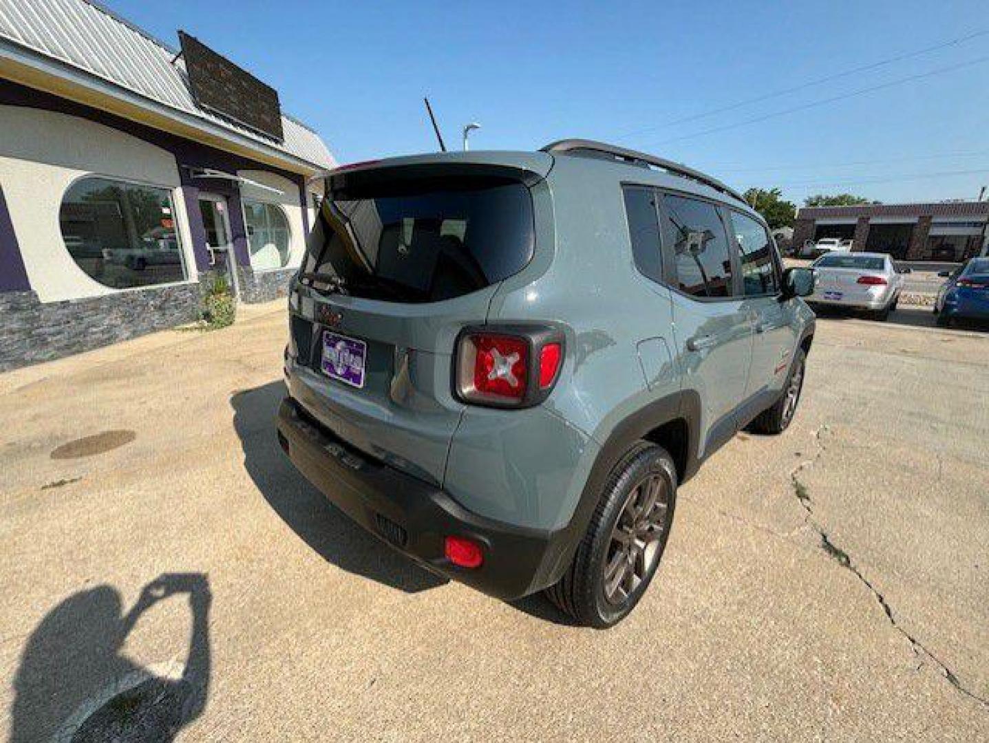 2016 GRAY JEEP RENEGADE LATITUDE (ZACCJBBT8GP) with an 2.4L engine, Automatic transmission, located at 1100 W. Sheridan Ave., Shenandoah, 51601, (712) 246-1600, 40.765678, -95.388817 - Photo#8