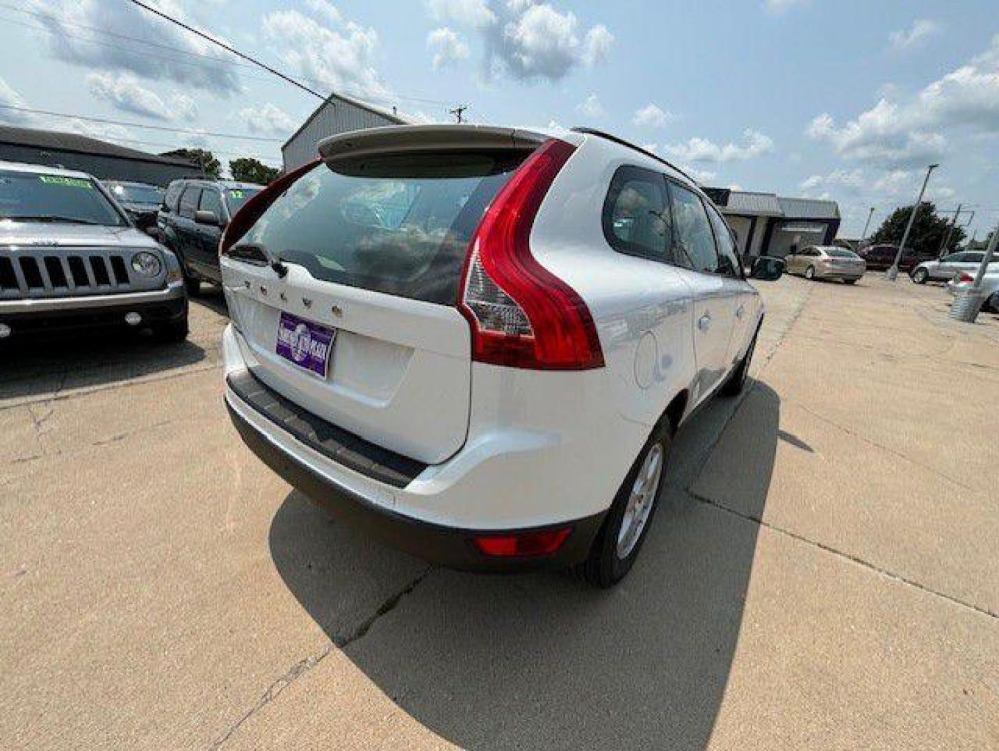 2012 WHITE VOLVO XC60 3.2 (YV4952DL4C2) with an 3.2L engine, Automatic transmission, located at 1100 W. Sheridan Ave., Shenandoah, 51601, (712) 246-1600, 40.765678, -95.388817 - Photo#6