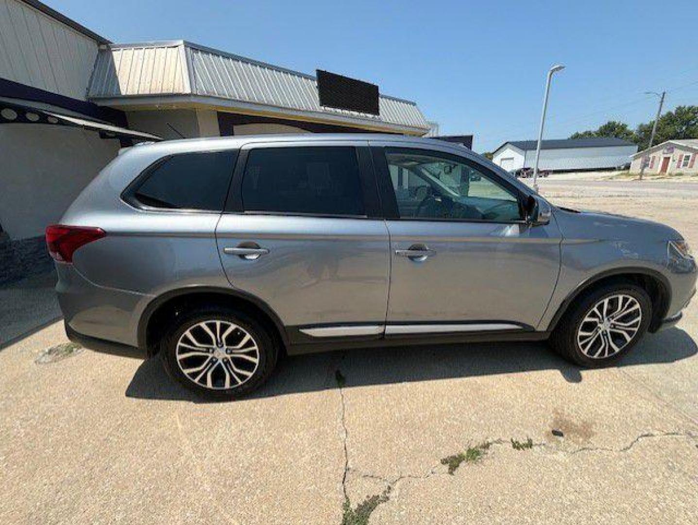 2016 GRAY MITSUBISHI OUTLANDER SE (JA4AZ3A31GZ) with an 2.4L engine, Automatic transmission, located at 1100 W. Sheridan Ave., Shenandoah, 51601, (712) 246-1600, 40.765678, -95.388817 - Photo#7