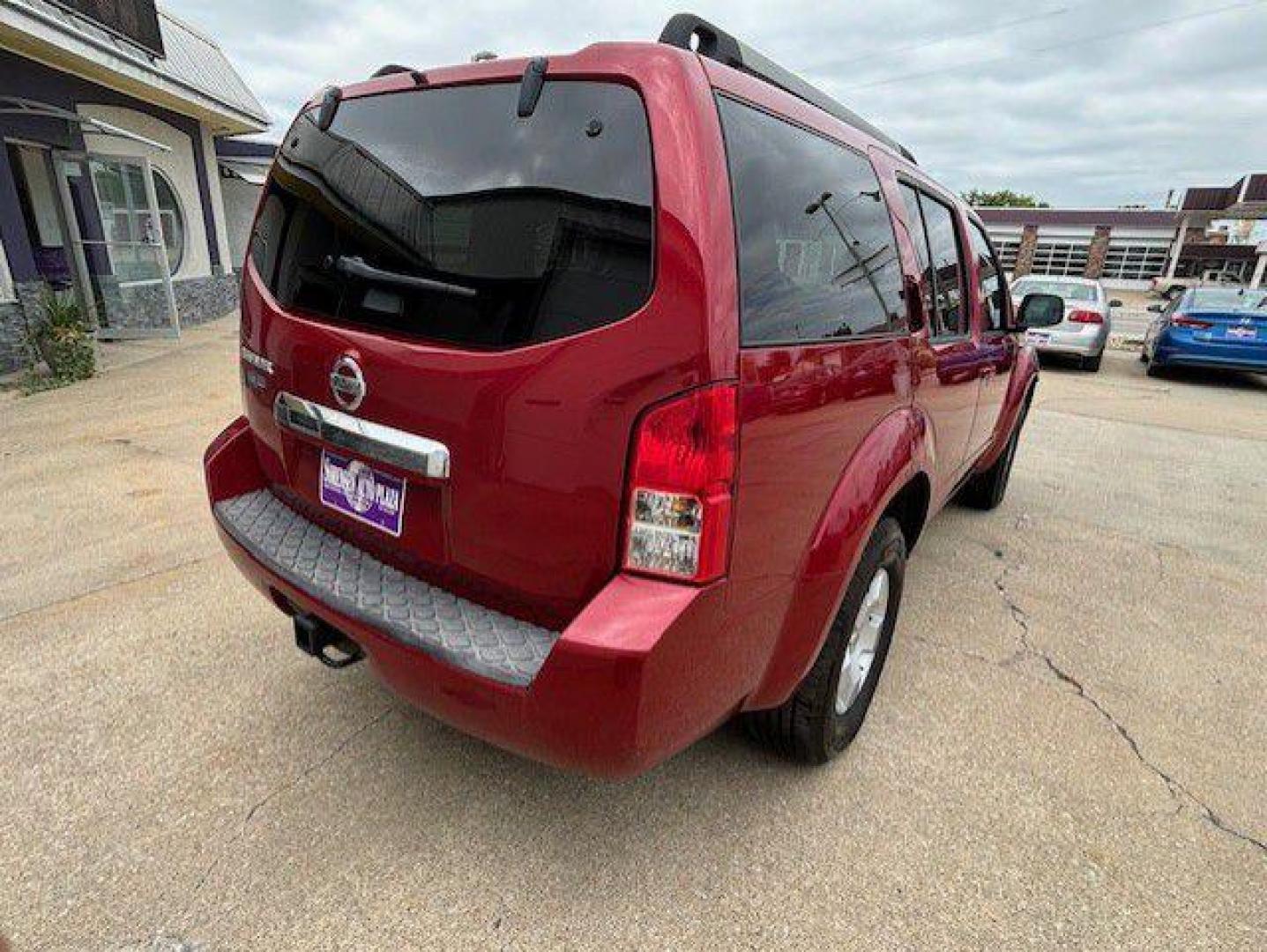 2010 RED NISSAN PATHFINDER S (5N1AR1NB3AC) with an 4.0L engine, Automatic transmission, located at 1100 W. Sheridan Ave., Shenandoah, 51601, (712) 246-1600, 40.765678, -95.388817 - Photo#7