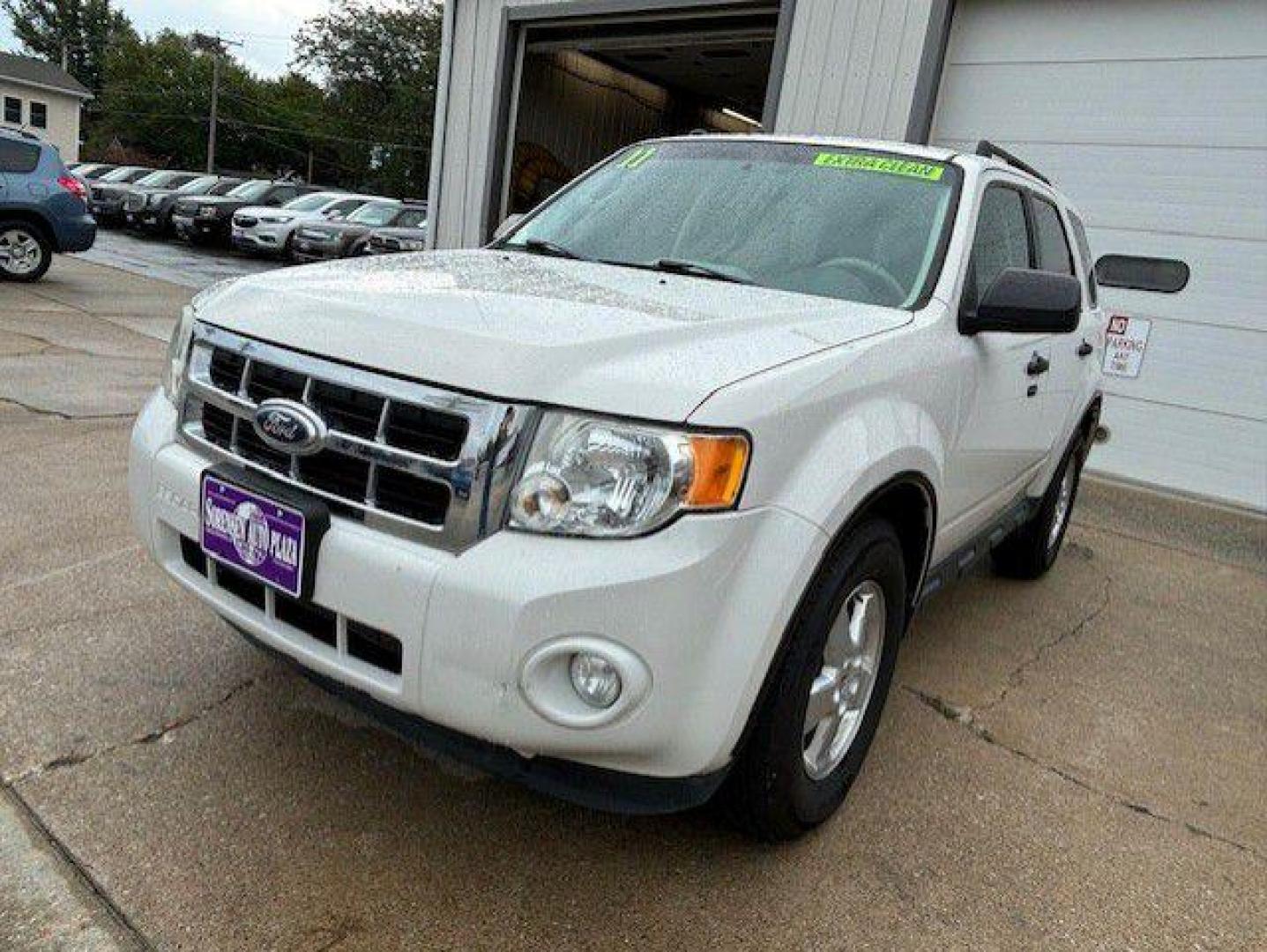 2011 WHITE FORD ESCAPE XLT (1FMCU9D7XBK) with an 2.5L engine, Automatic transmission, located at 1100 W. Sheridan Ave., Shenandoah, 51601, (712) 246-1600, 40.765678, -95.388817 - Photo#0