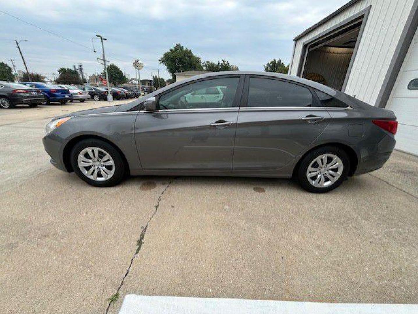 2012 GRAY HYUNDAI SONATA GLS (5NPEB4AC1CH) with an 2.4L engine, Automatic transmission, located at 1100 W. Sheridan Ave., Shenandoah, 51601, (712) 246-1600, 40.765678, -95.388817 - Photo#1