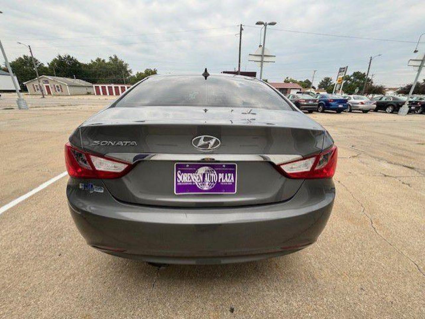 2012 GRAY HYUNDAI SONATA GLS (5NPEB4AC1CH) with an 2.4L engine, Automatic transmission, located at 1100 W. Sheridan Ave., Shenandoah, 51601, (712) 246-1600, 40.765678, -95.388817 - Photo#5