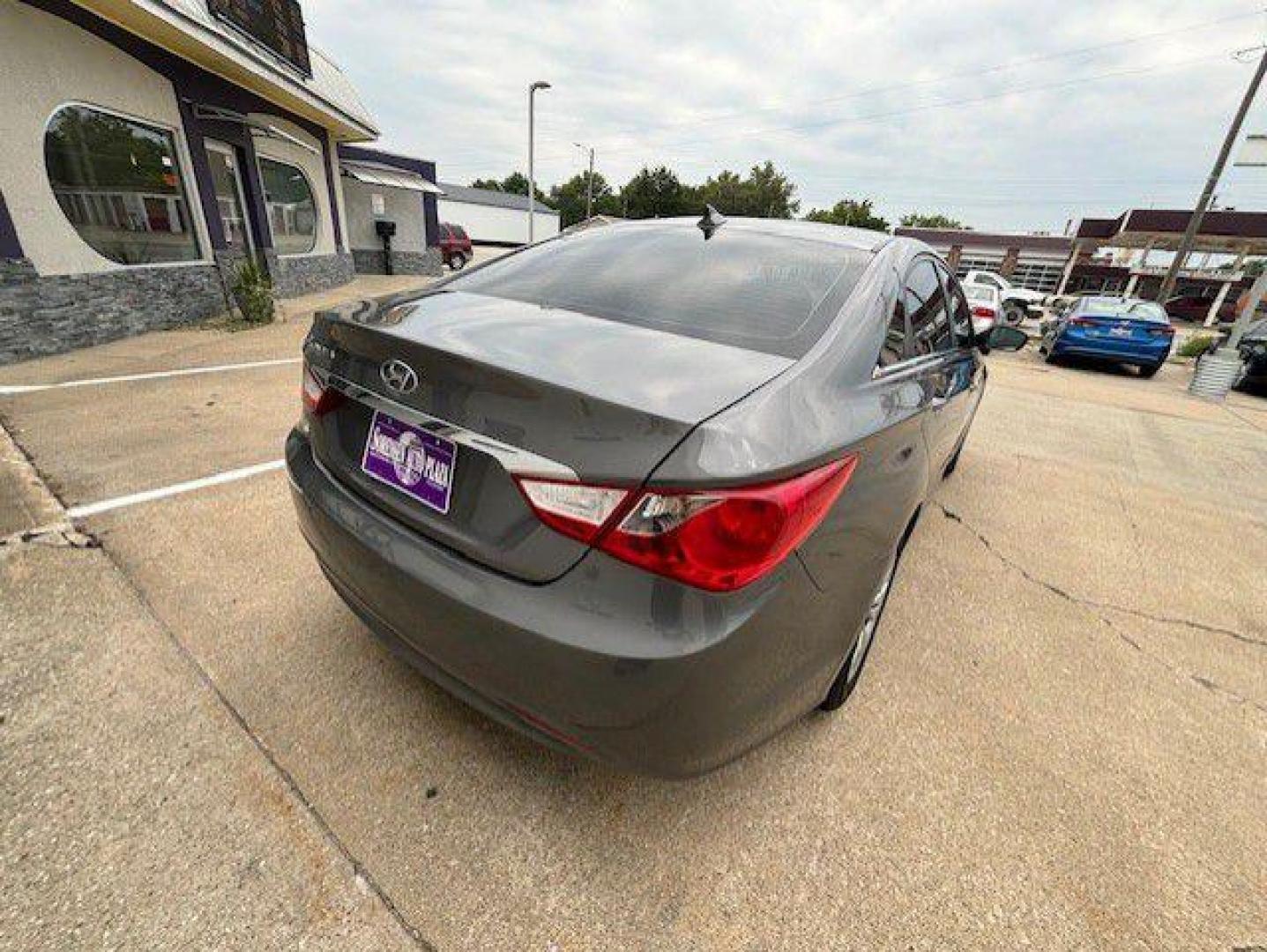 2012 GRAY HYUNDAI SONATA GLS (5NPEB4AC1CH) with an 2.4L engine, Automatic transmission, located at 1100 W. Sheridan Ave., Shenandoah, 51601, (712) 246-1600, 40.765678, -95.388817 - Photo#6