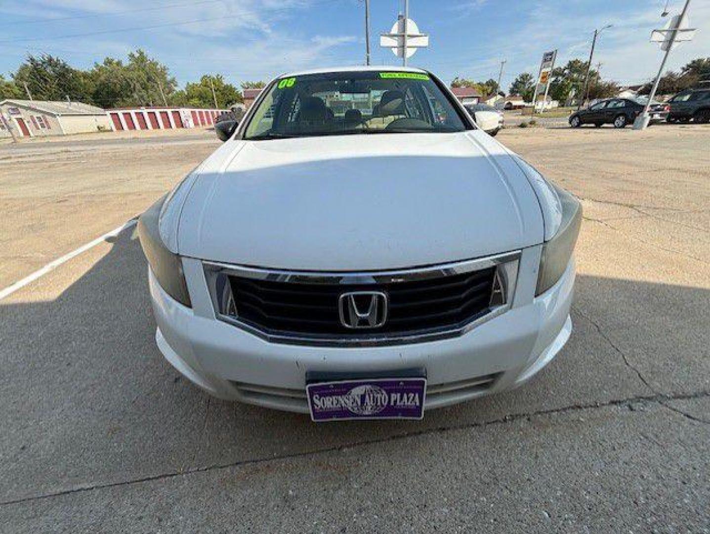 2008 WHITE HONDA ACCORD LXP (JHMCP26418C) with an 2.4L engine, Automatic transmission, located at 1100 W. Sheridan Ave., Shenandoah, 51601, (712) 246-1600, 40.765678, -95.388817 - Photo#5