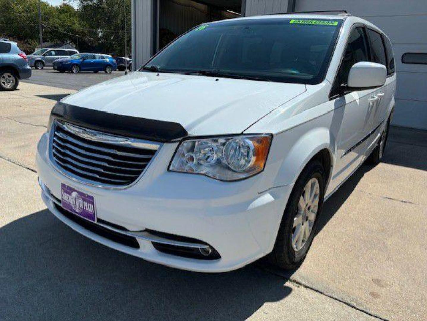 2016 WHITE CHRYSLER TOWN and COUNTRY TOURING (2C4RC1BG6GR) with an 3.6L engine, Automatic transmission, located at 1100 W. Sheridan Ave., Shenandoah, 51601, (712) 246-1600, 40.765678, -95.388817 - Photo#0