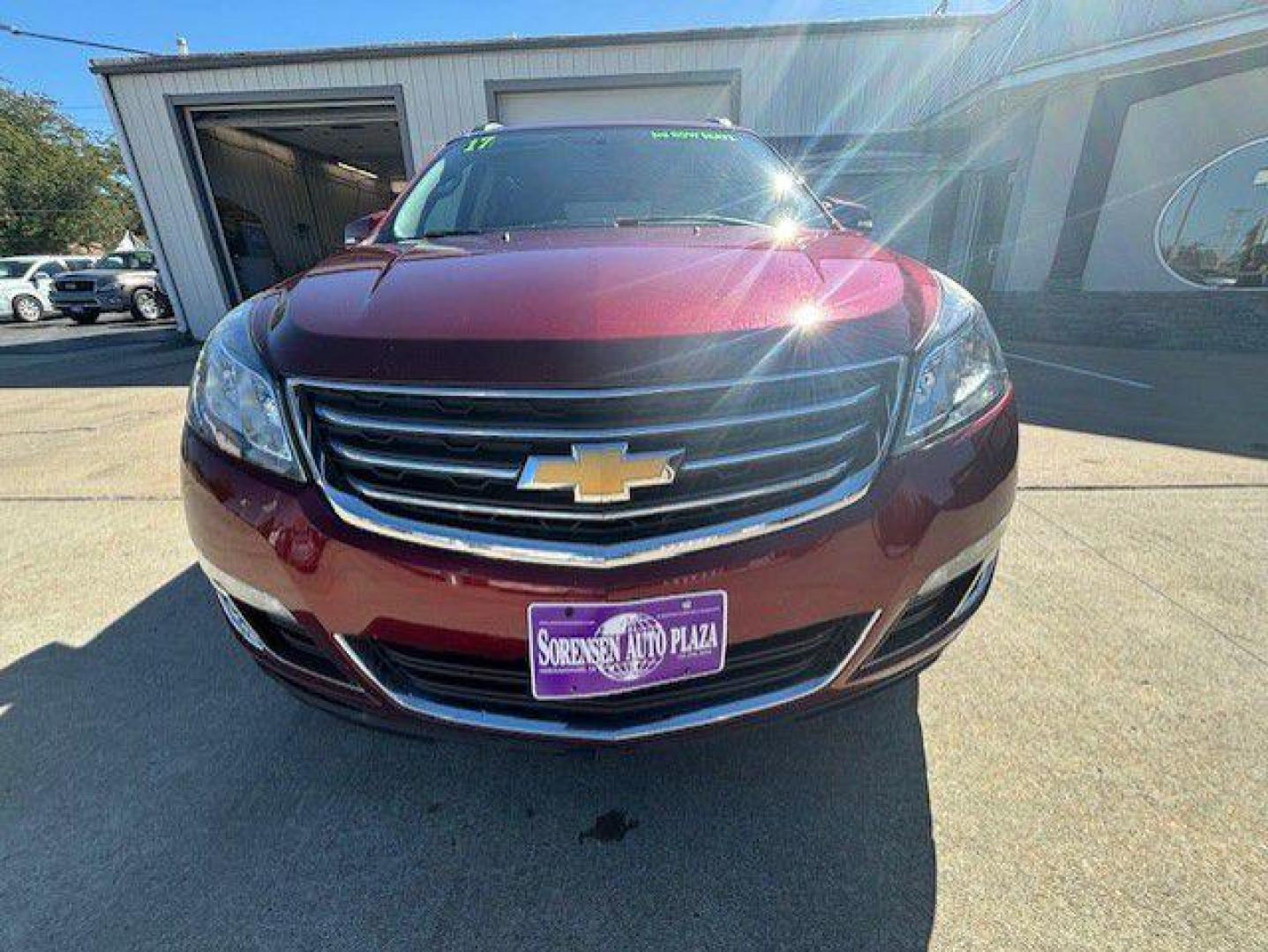 2017 RED CHEVROLET TRAVERSE LT (1GNKVGKD1HJ) with an 3.6L engine, Automatic transmission, located at 1100 W. Sheridan Ave., Shenandoah, 51601, (712) 246-1600, 40.765678, -95.388817 - Photo#9