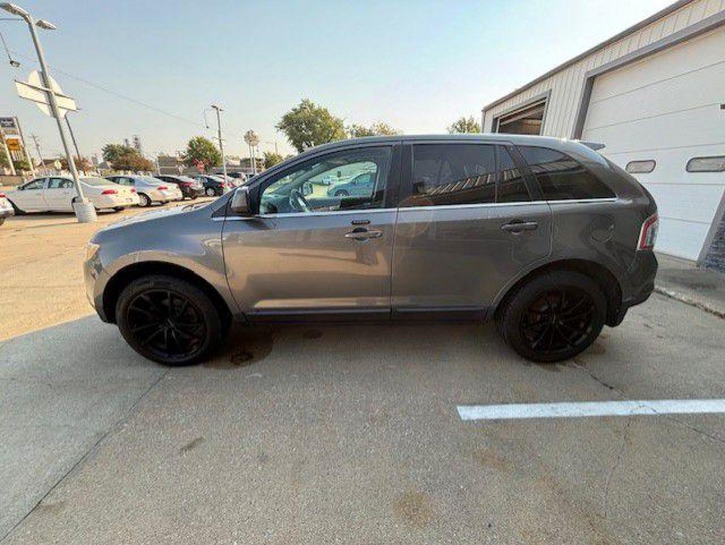 2010 GRAY FORD EDGE LIMITED (2FMDK3KC2AB) with an 3.5L engine, Automatic transmission, located at 1100 W. Sheridan Ave., Shenandoah, 51601, (712) 246-1600, 40.765678, -95.388817 - Photo#1