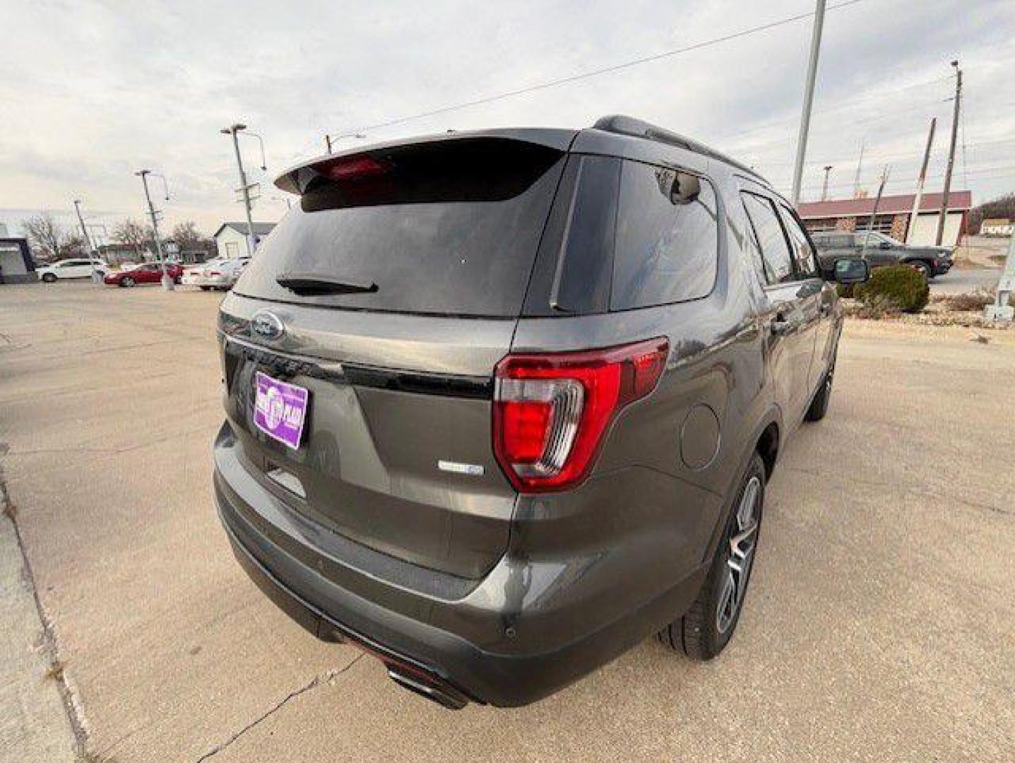 2017 GRAY FORD EXPLORER SPORT (1FM5K8GT1HG) with an 3.5L engine, Automatic transmission, located at 1100 W. Sheridan Ave., Shenandoah, 51601, (712) 246-1600, 40.765678, -95.388817 - Photo#7