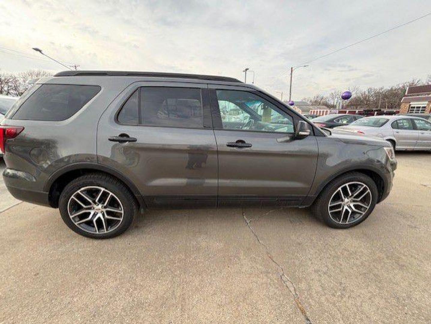 2017 GRAY FORD EXPLORER SPORT (1FM5K8GT1HG) with an 3.5L engine, Automatic transmission, located at 1100 W. Sheridan Ave., Shenandoah, 51601, (712) 246-1600, 40.765678, -95.388817 - Photo#8